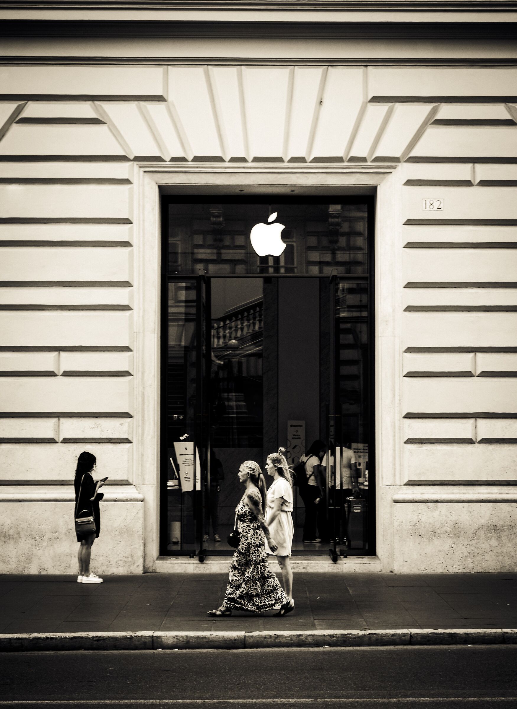 Apple shaped heart. Rome, May 2022.