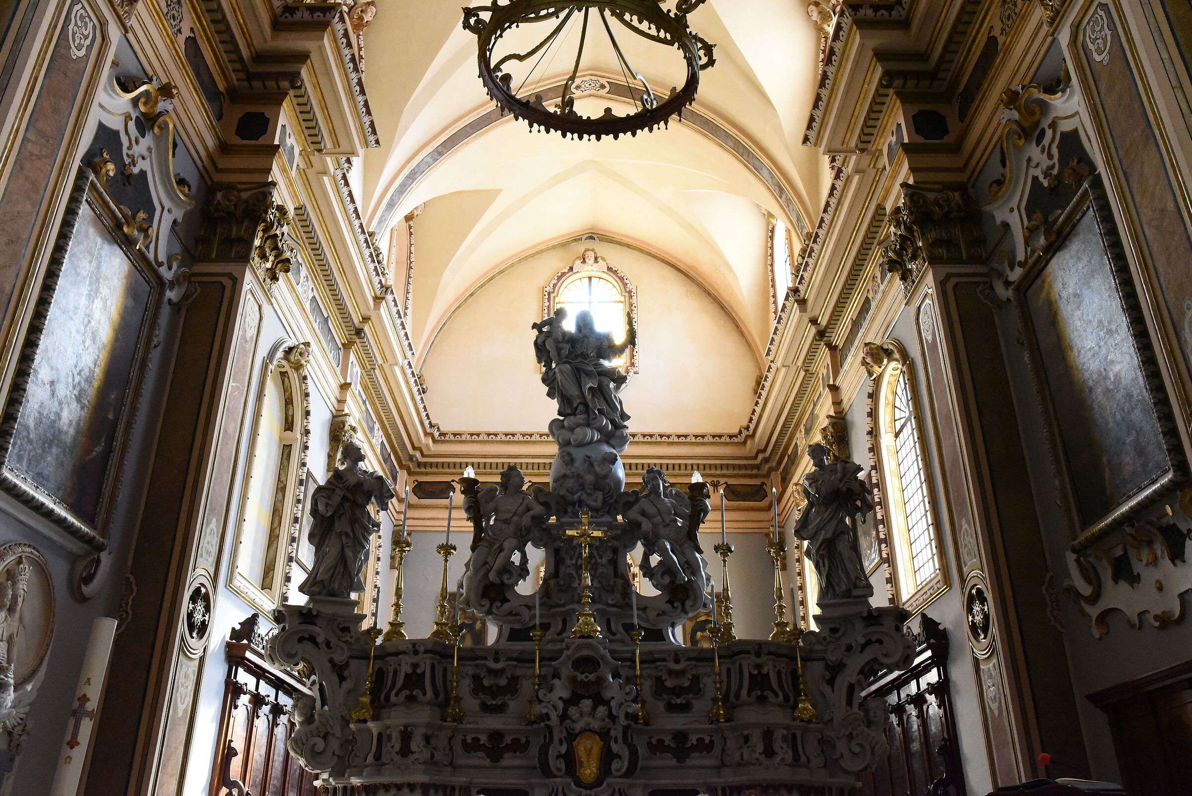 " ISO 12. 8 0 0 ", F. 8, 1/ 125- Nikon 28, 1.4 E E...
