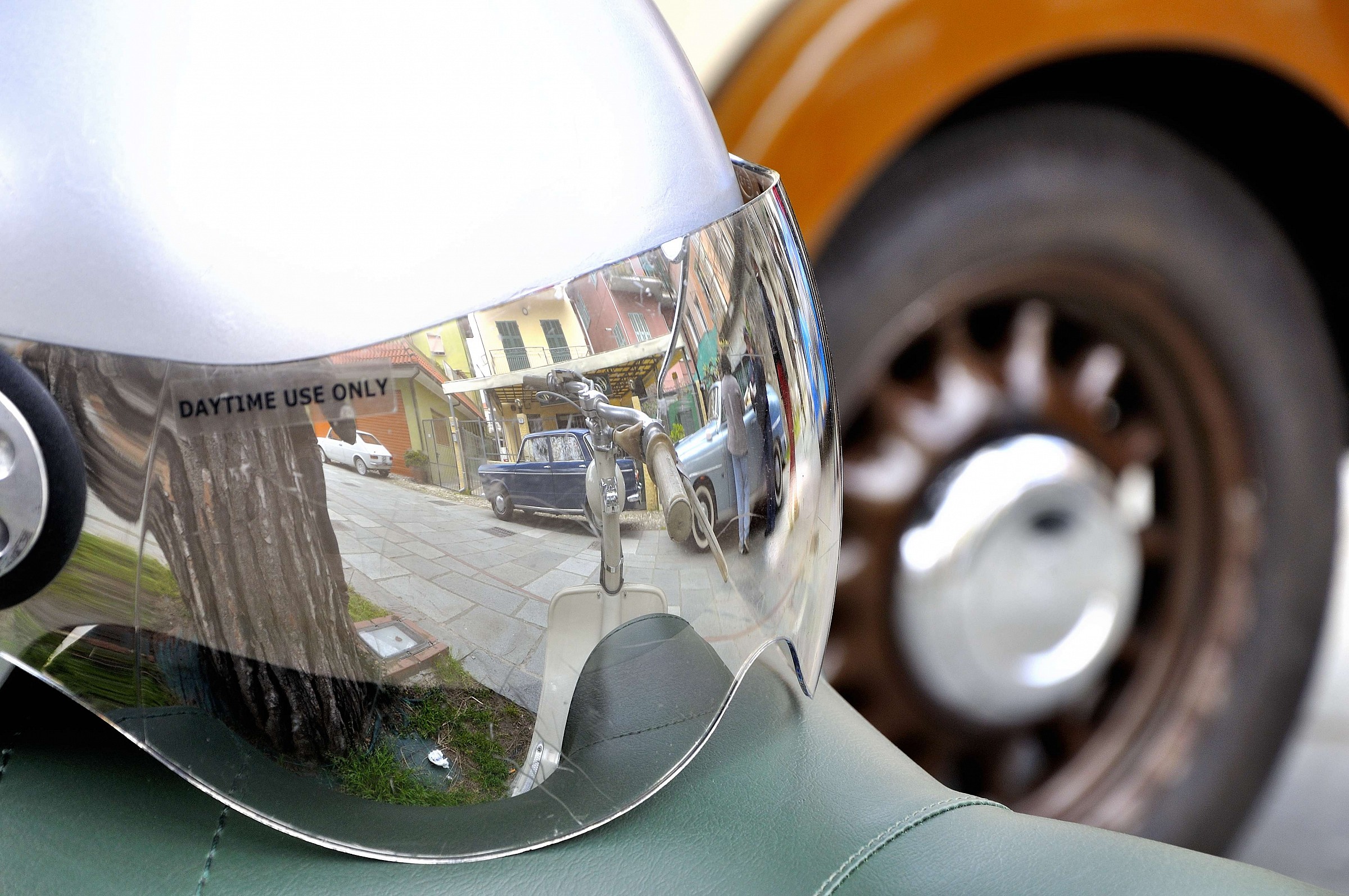 Una Lambretta nel rifesso