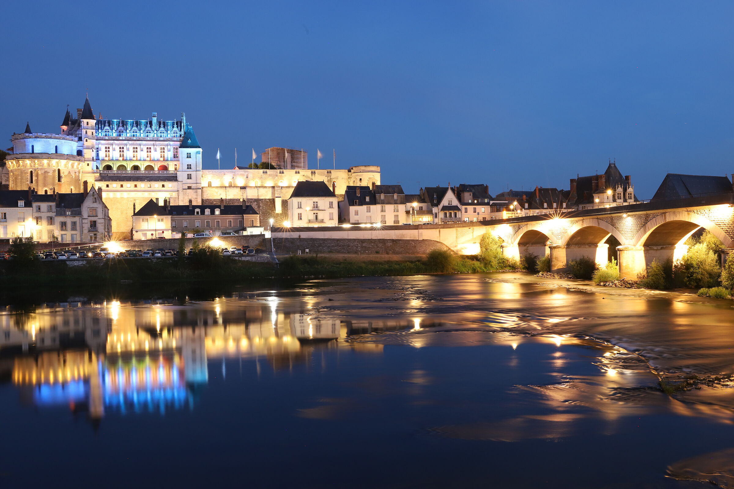 night falls in Amboise