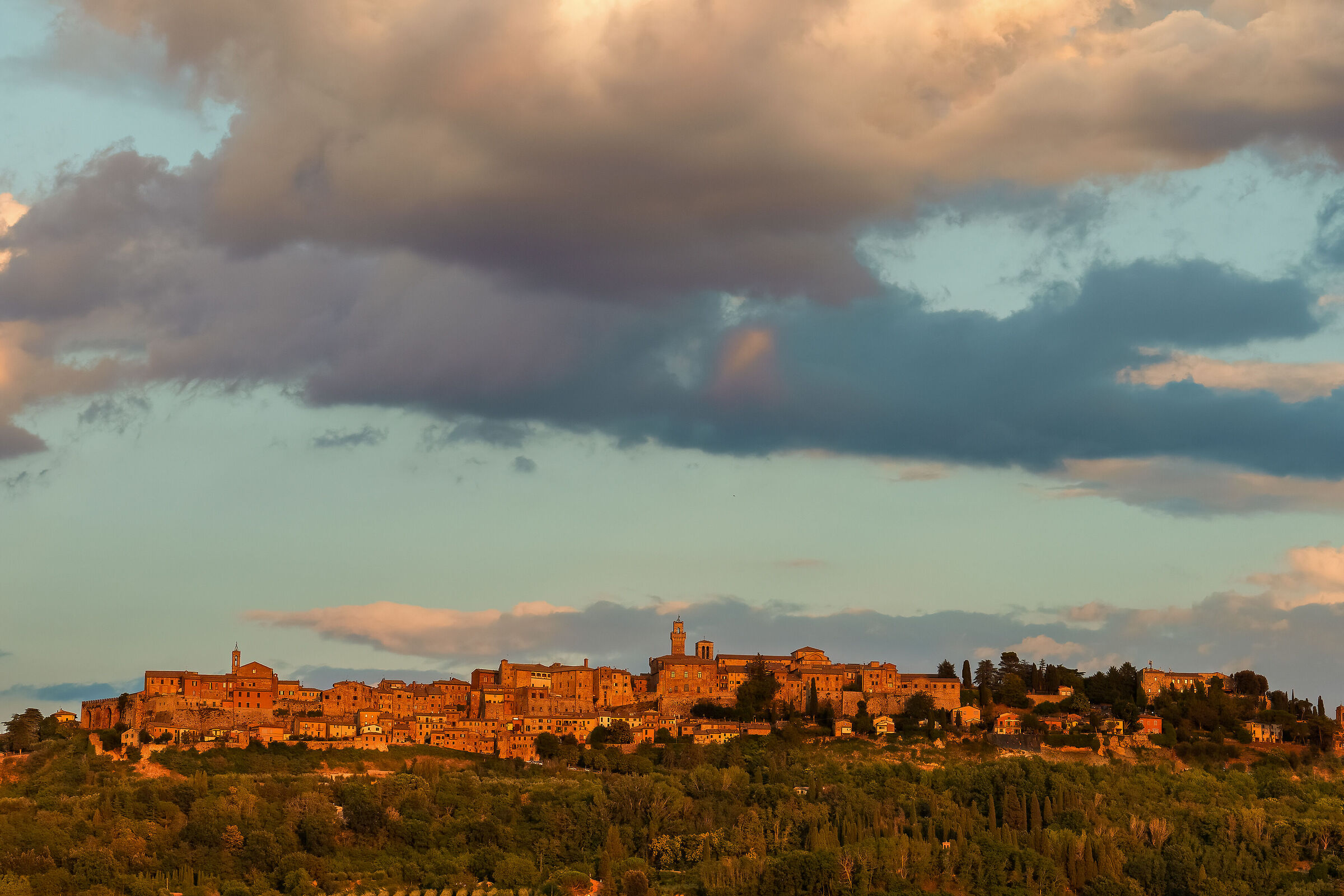 tramonto su Montepulciano