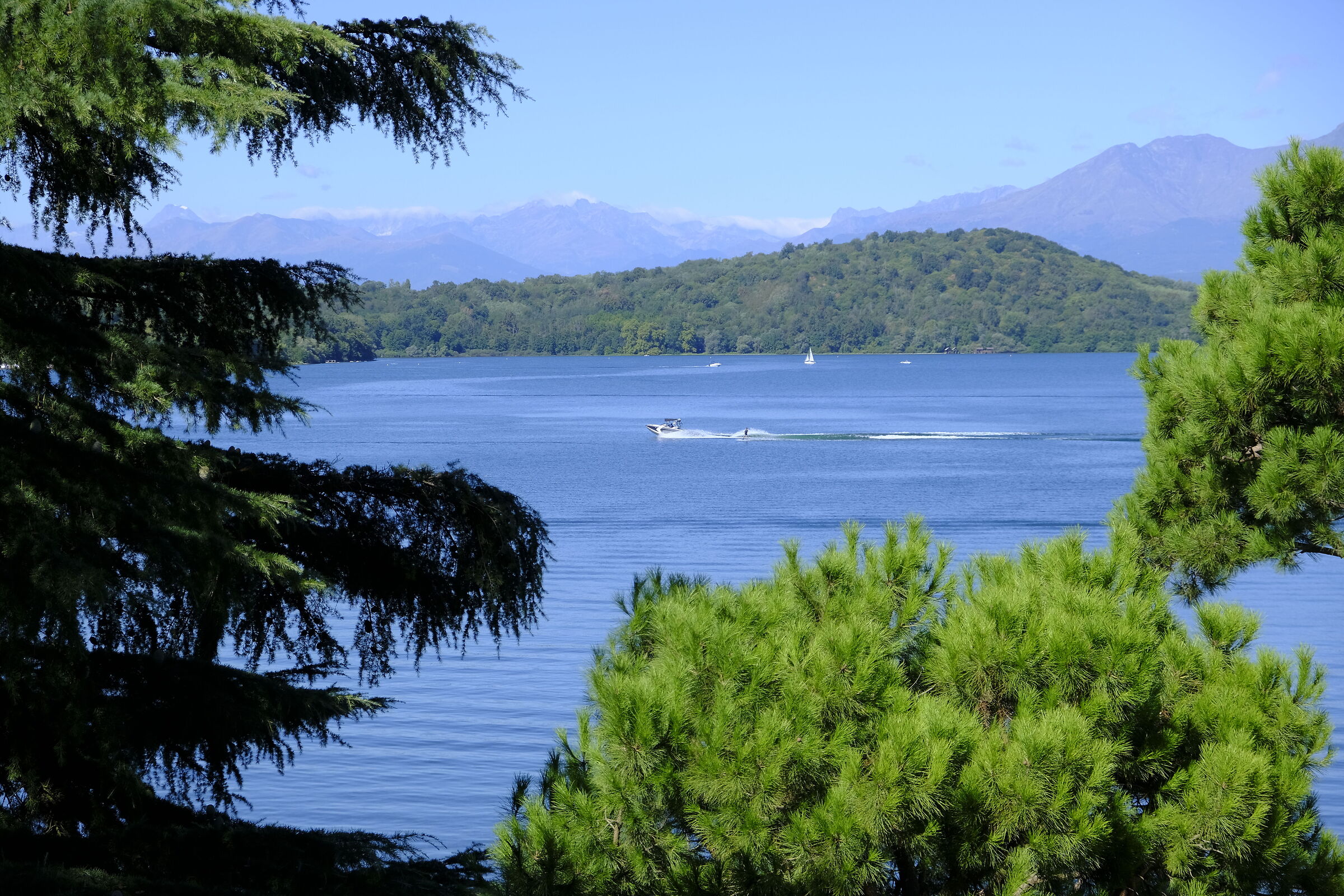 A walk to the lake (9)