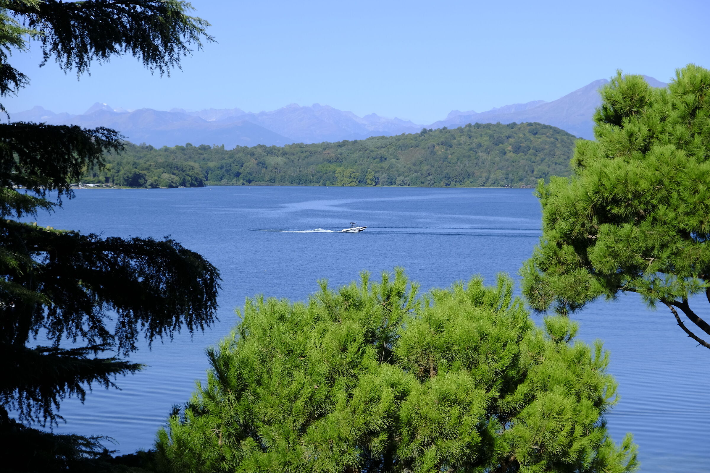 A walk to the lake (10)