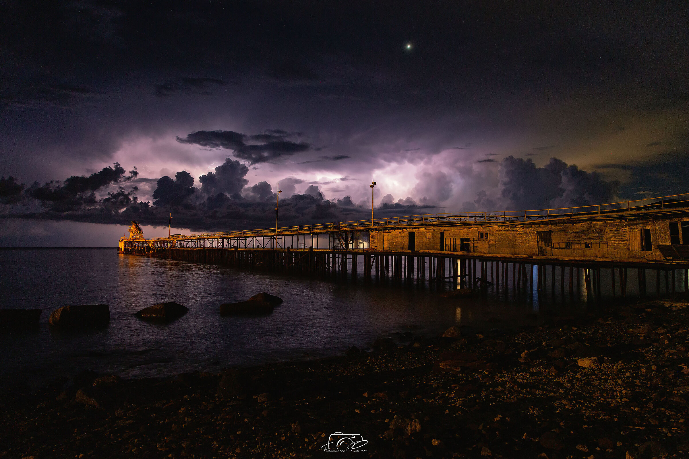 L'ex pontile della cava di pietra pomice a Lipari