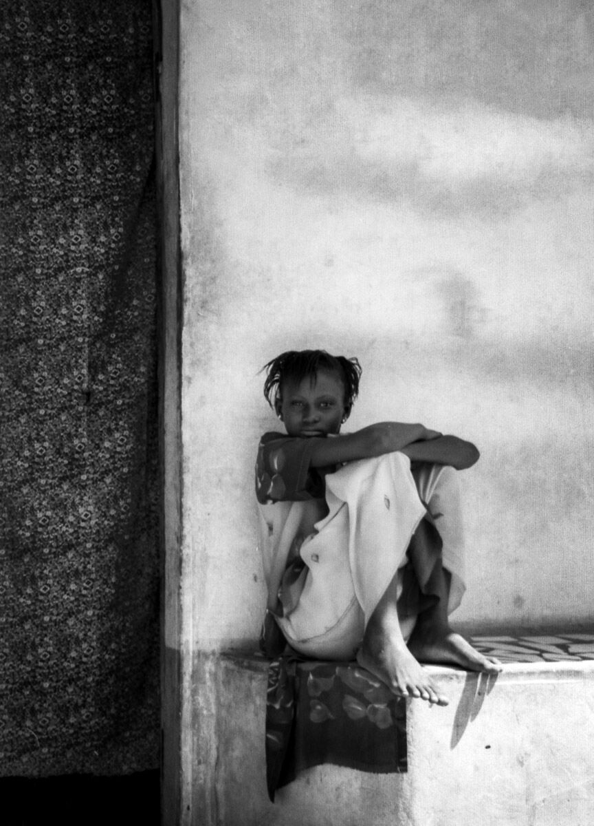 The thin line of the world