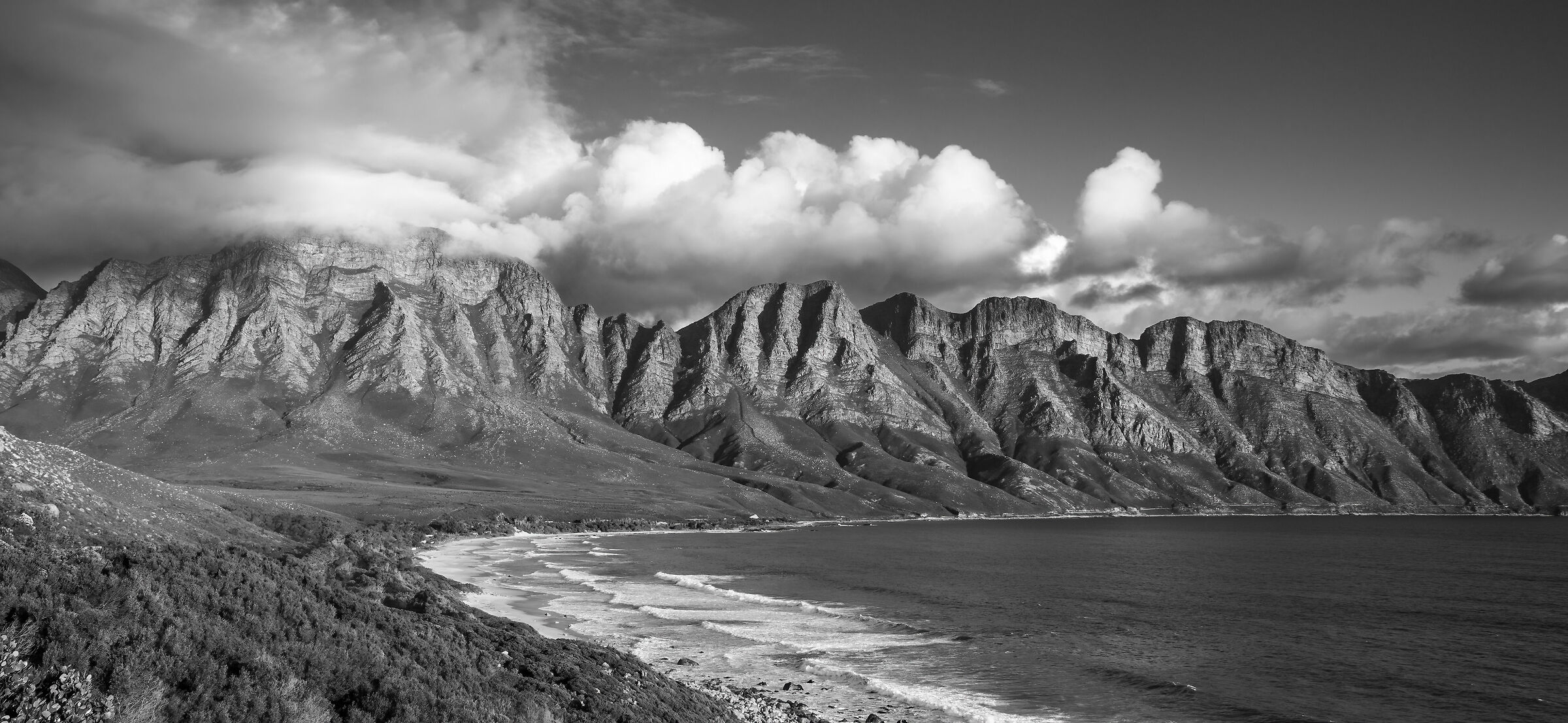 Gordons bay drive R44 monocromatico (2022)