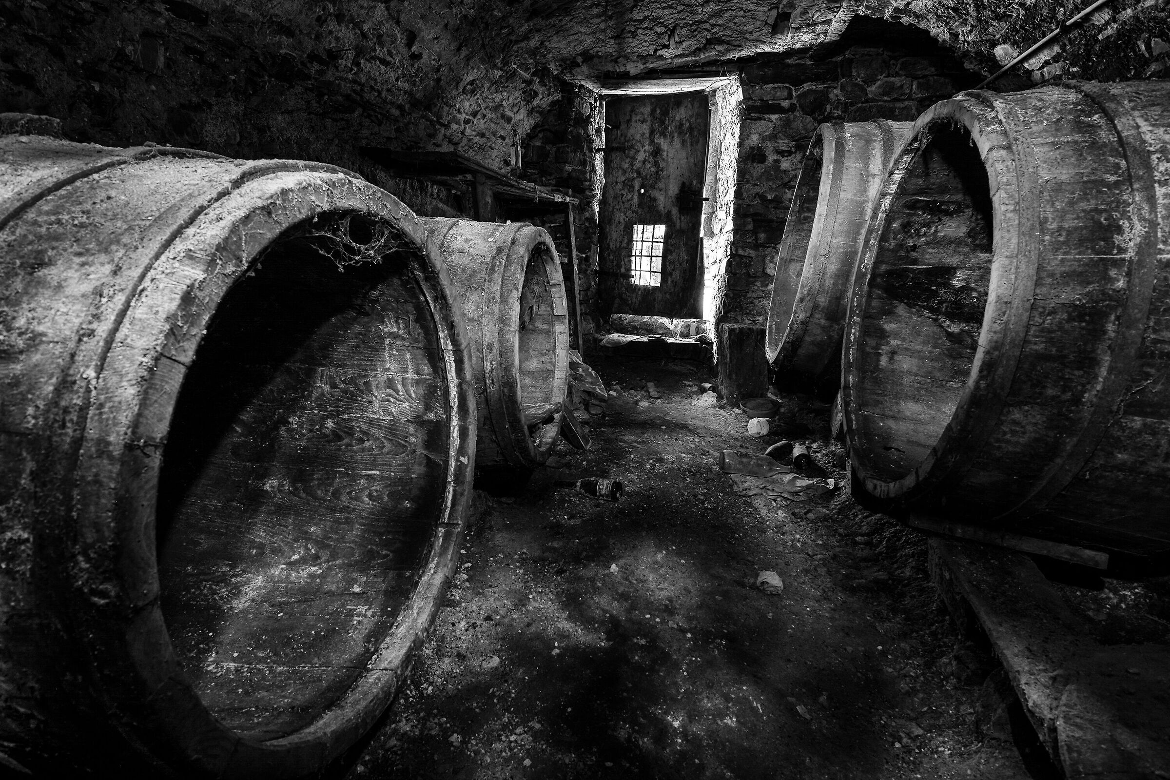 The room of abandoned barrels bn