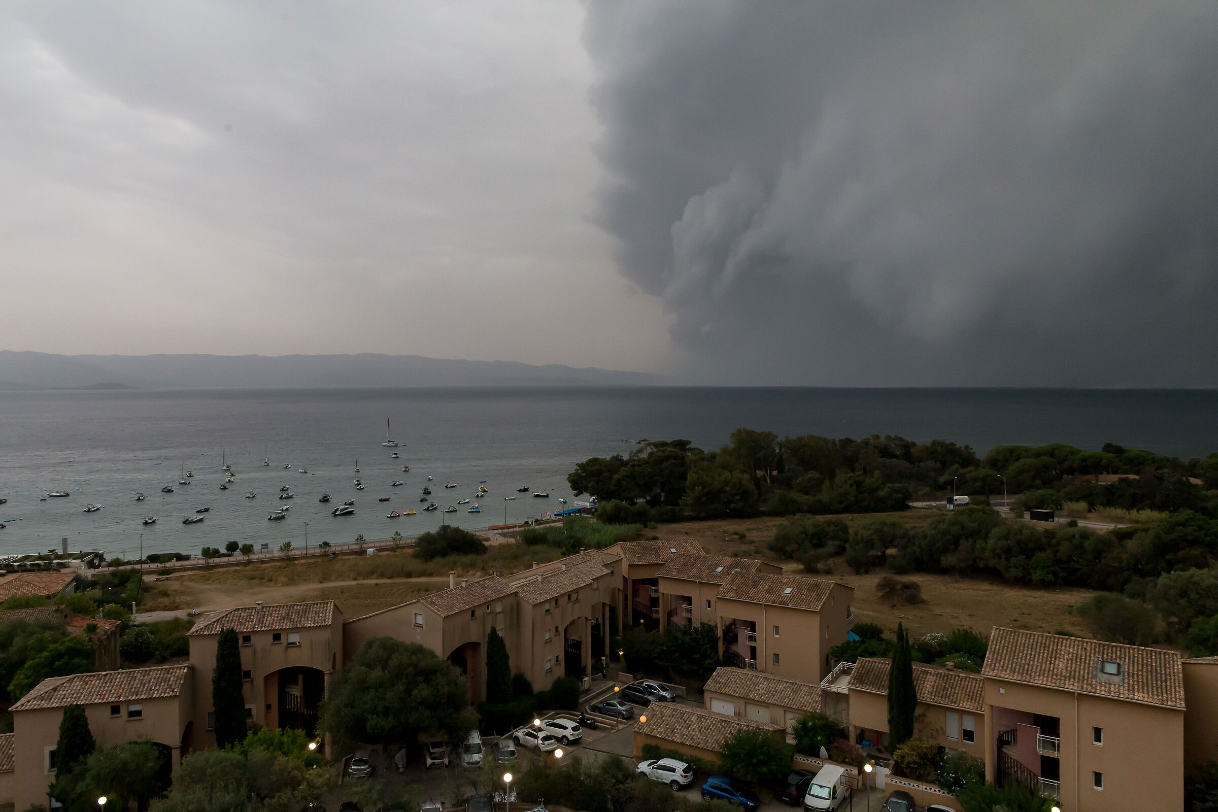 Temporale un arrivo. Ajaccio