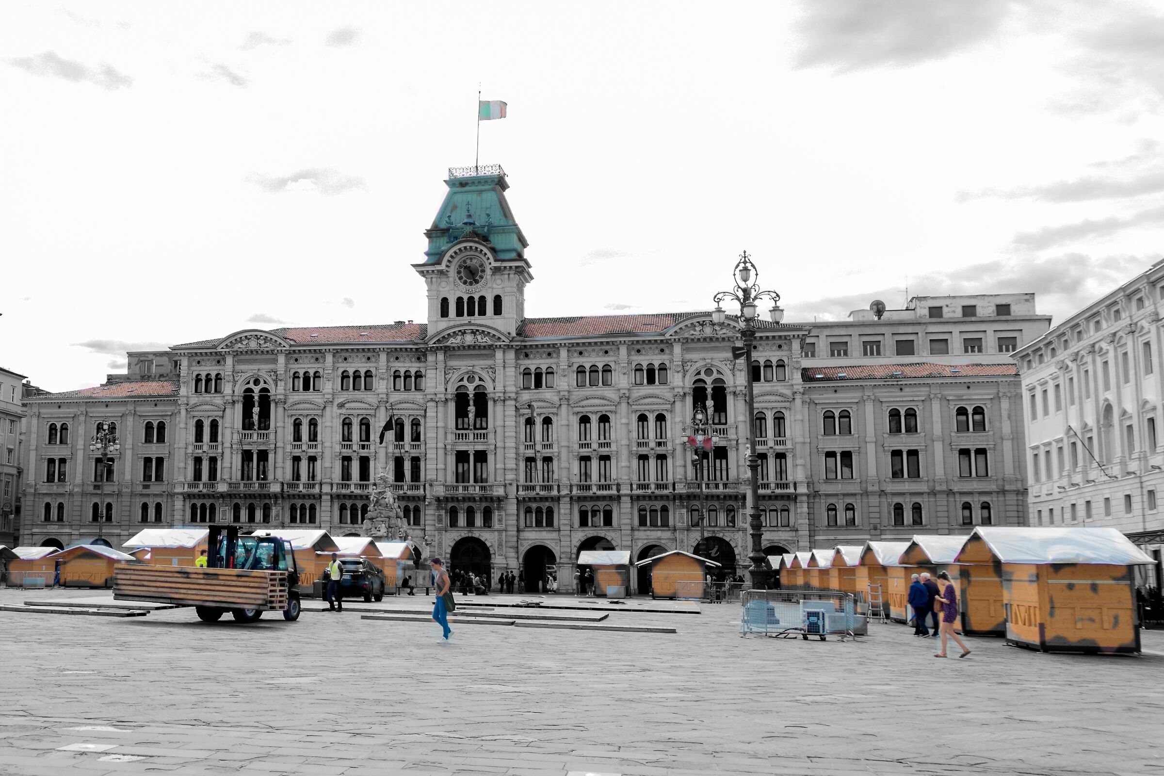 Piazza Unità d'Italia: dissertazione...