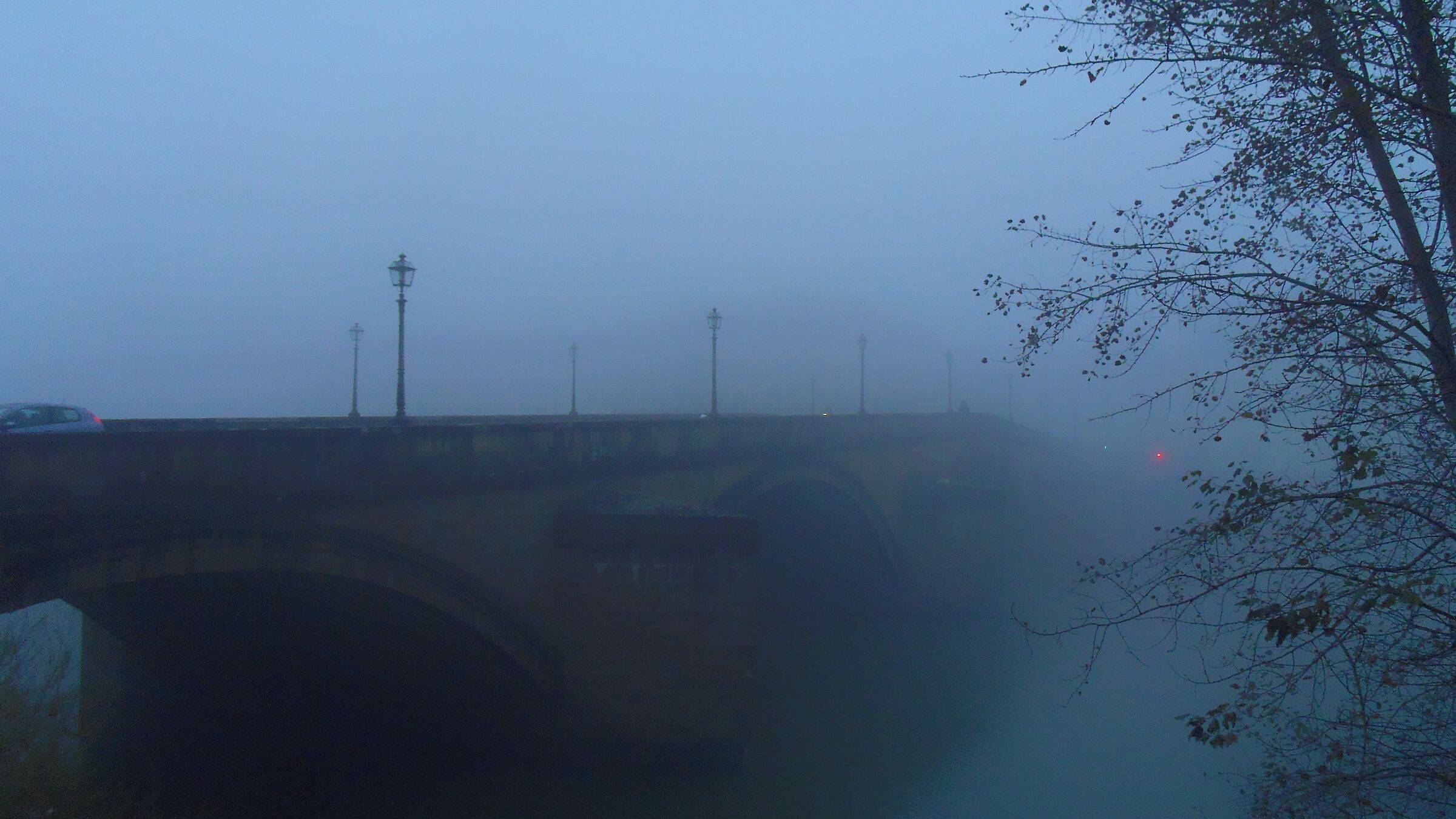 Sera di nebbia a Firenze