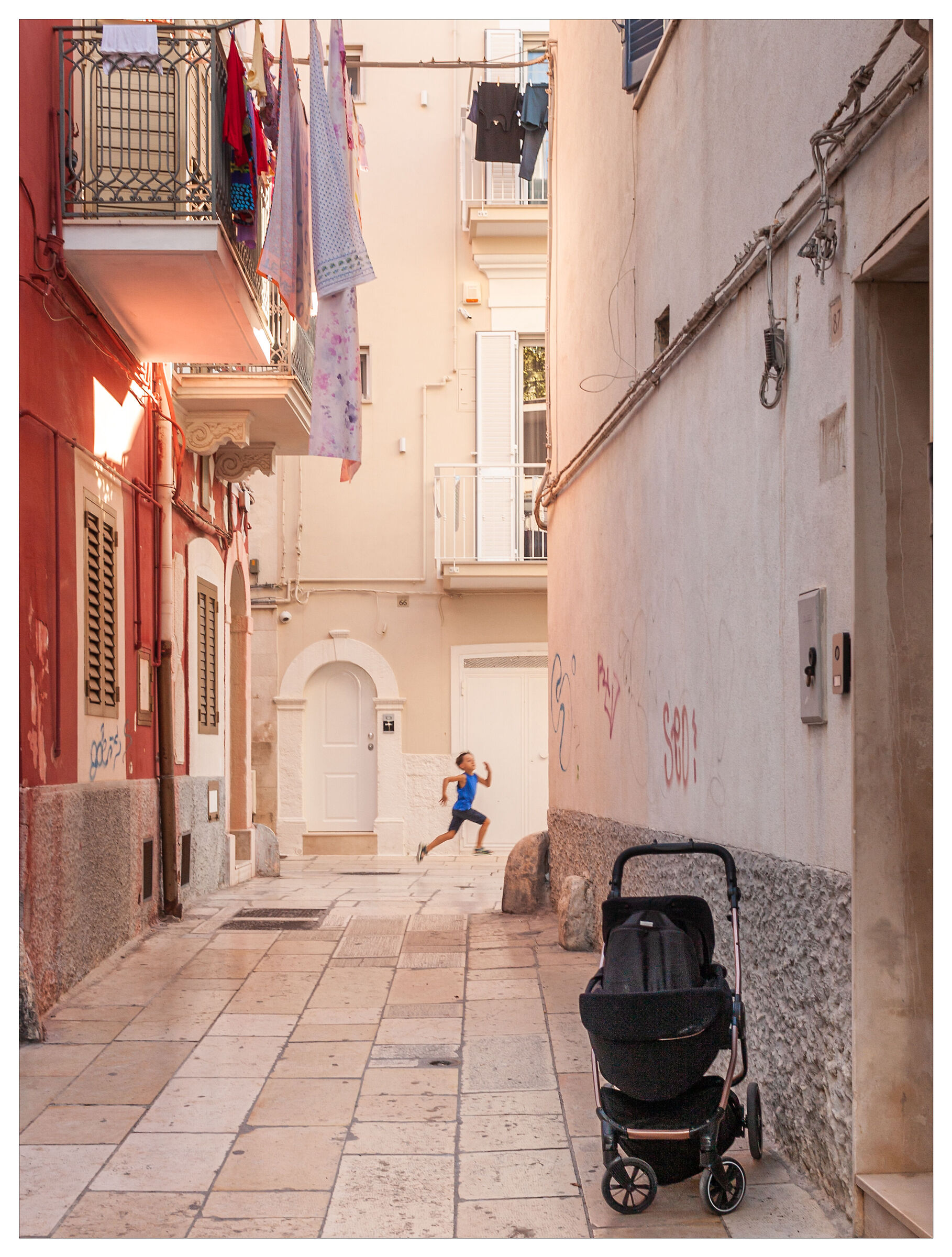 The wings at the feet