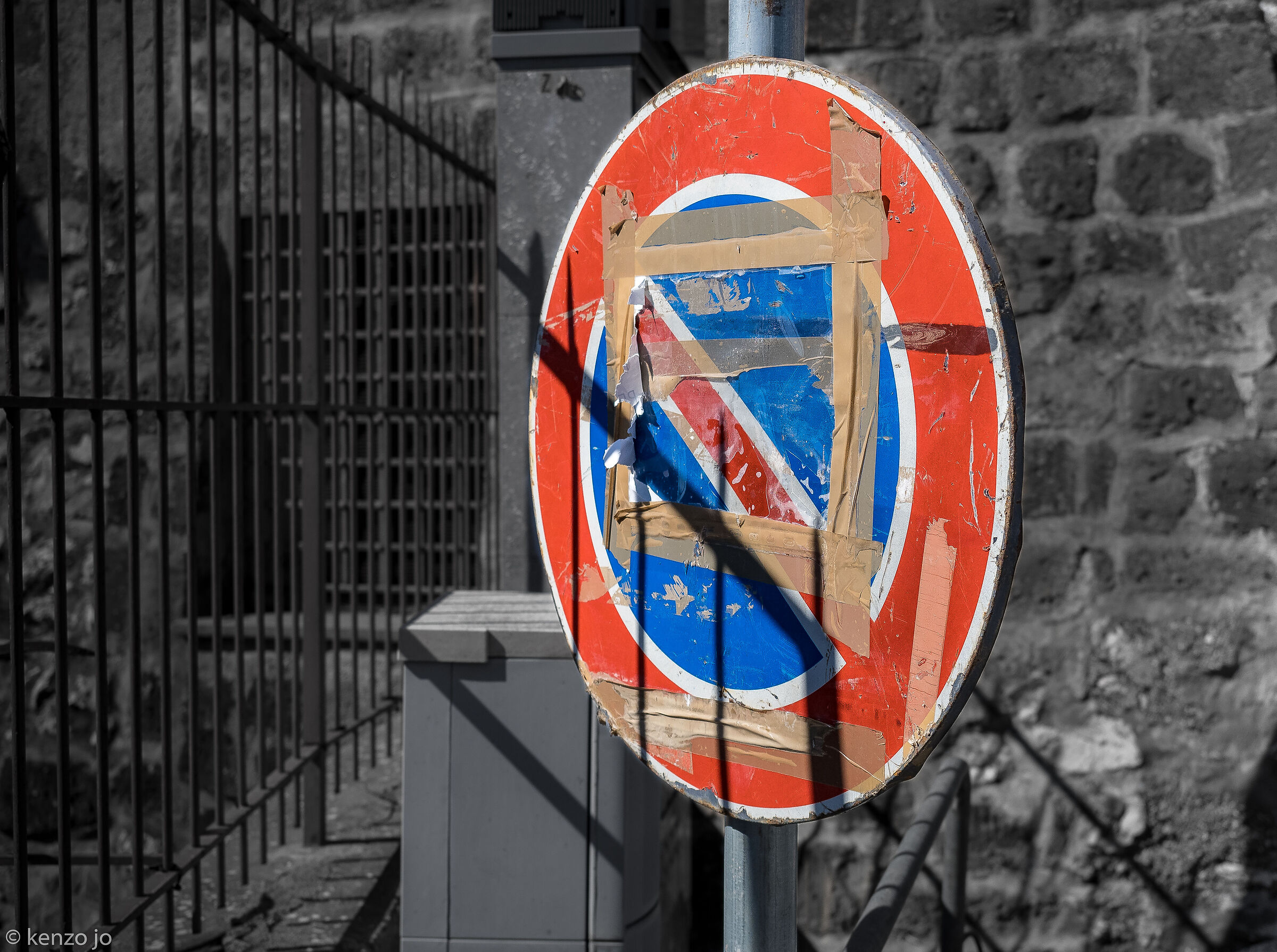 Divieto di... ehm...divieto di... Boh...