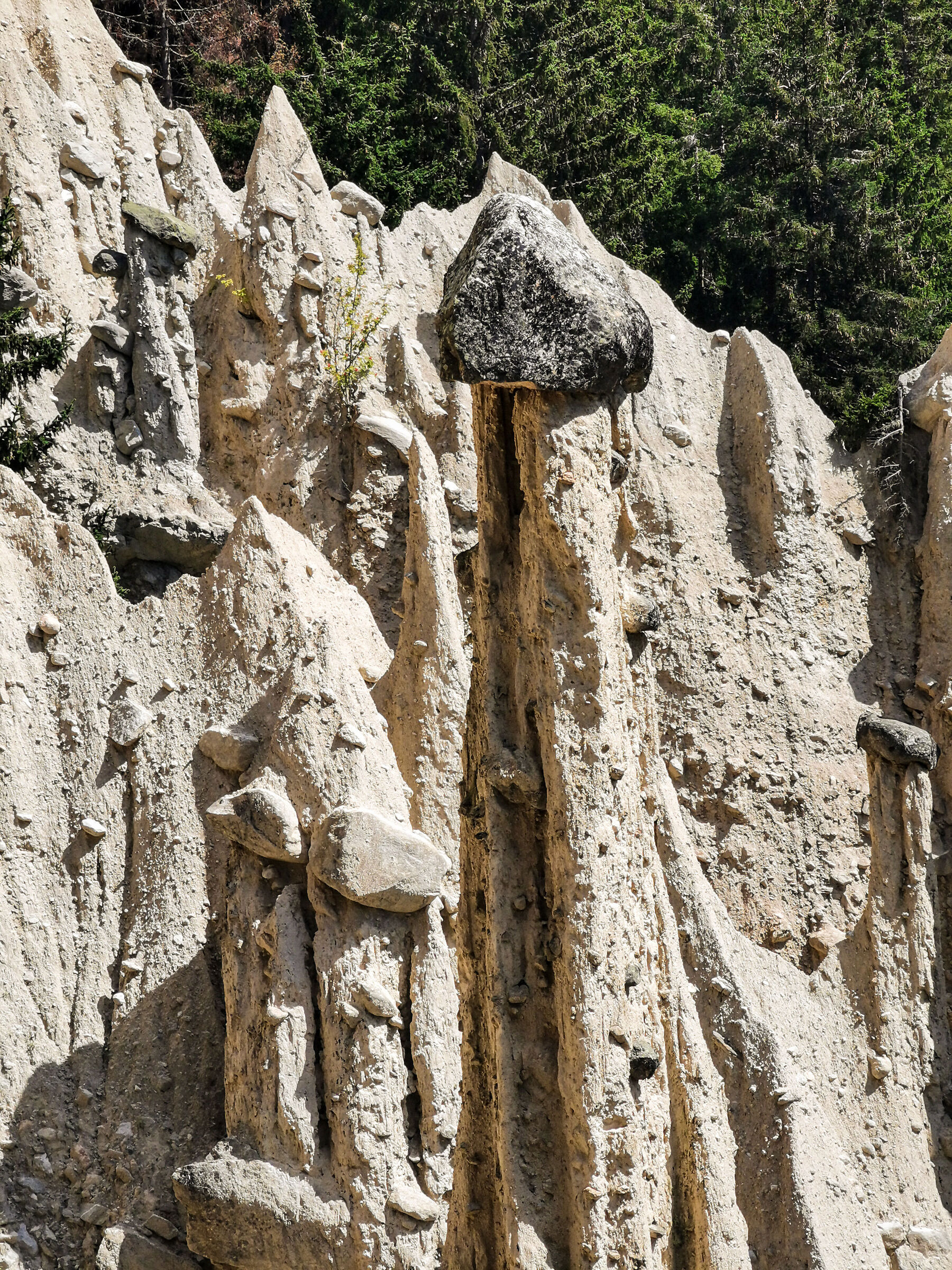 piramidi di terra a perca