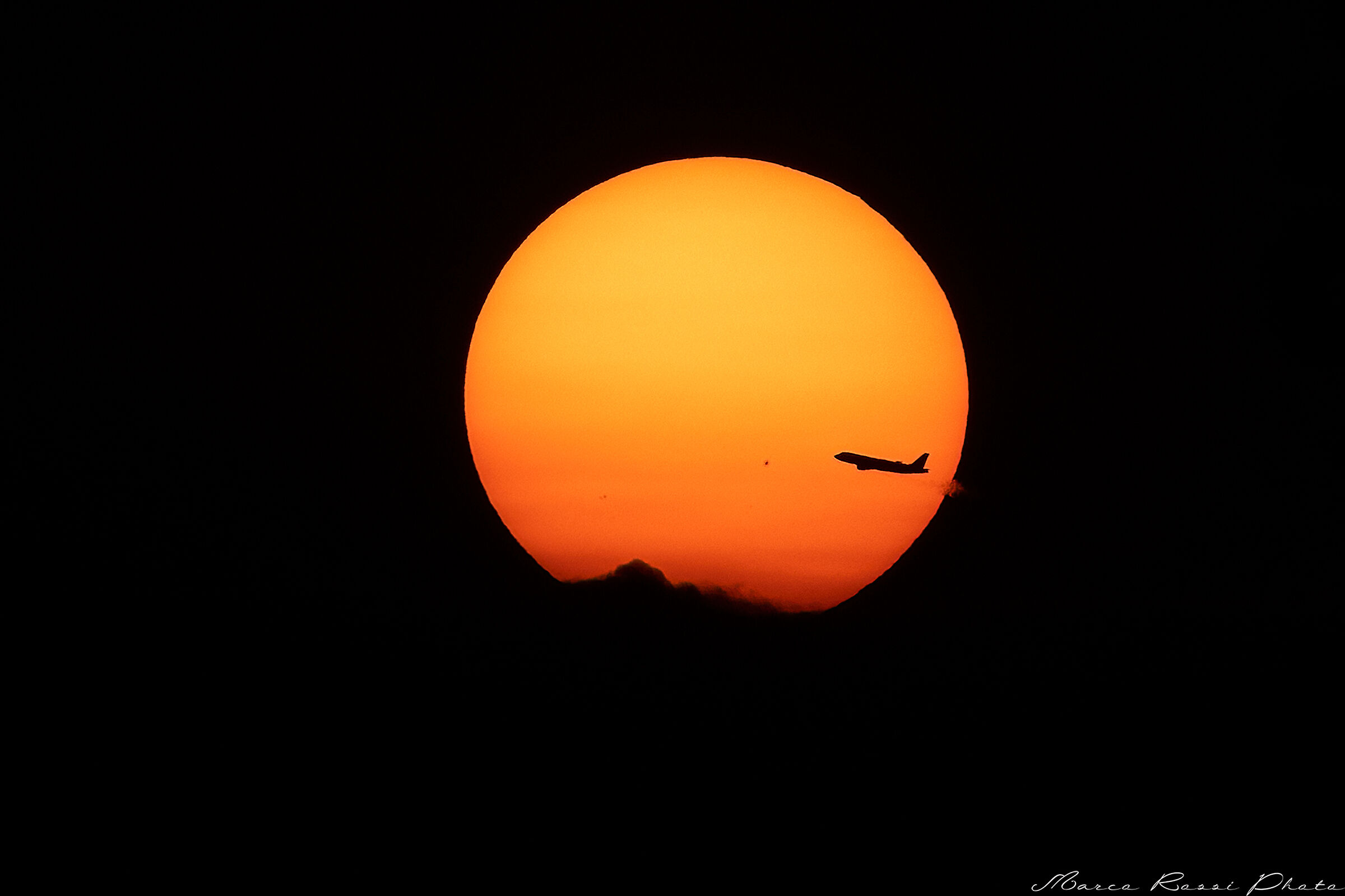 L'aereo ah l'aereo, l'aereo invece è allu...