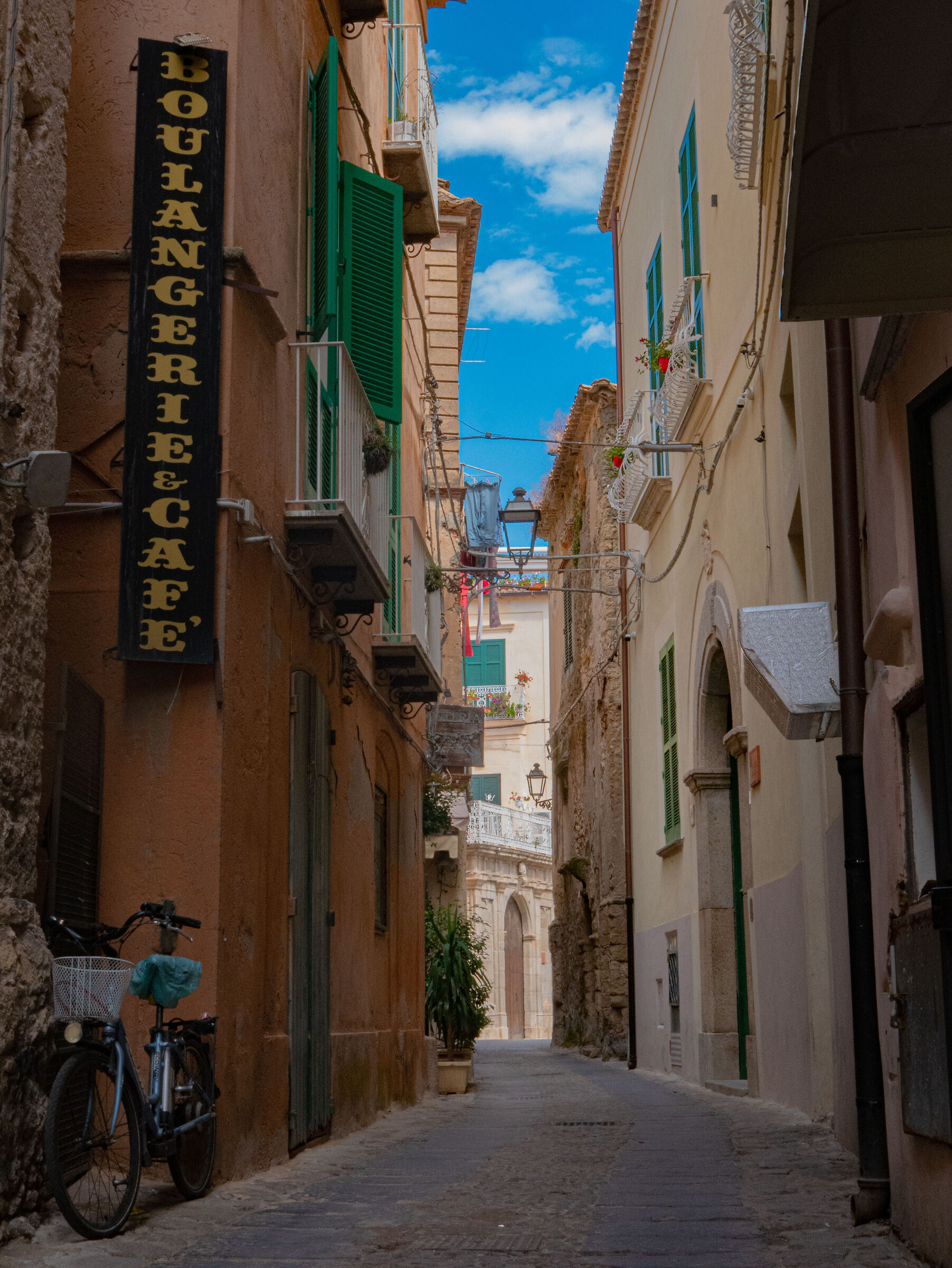 The alley and the bicycle
