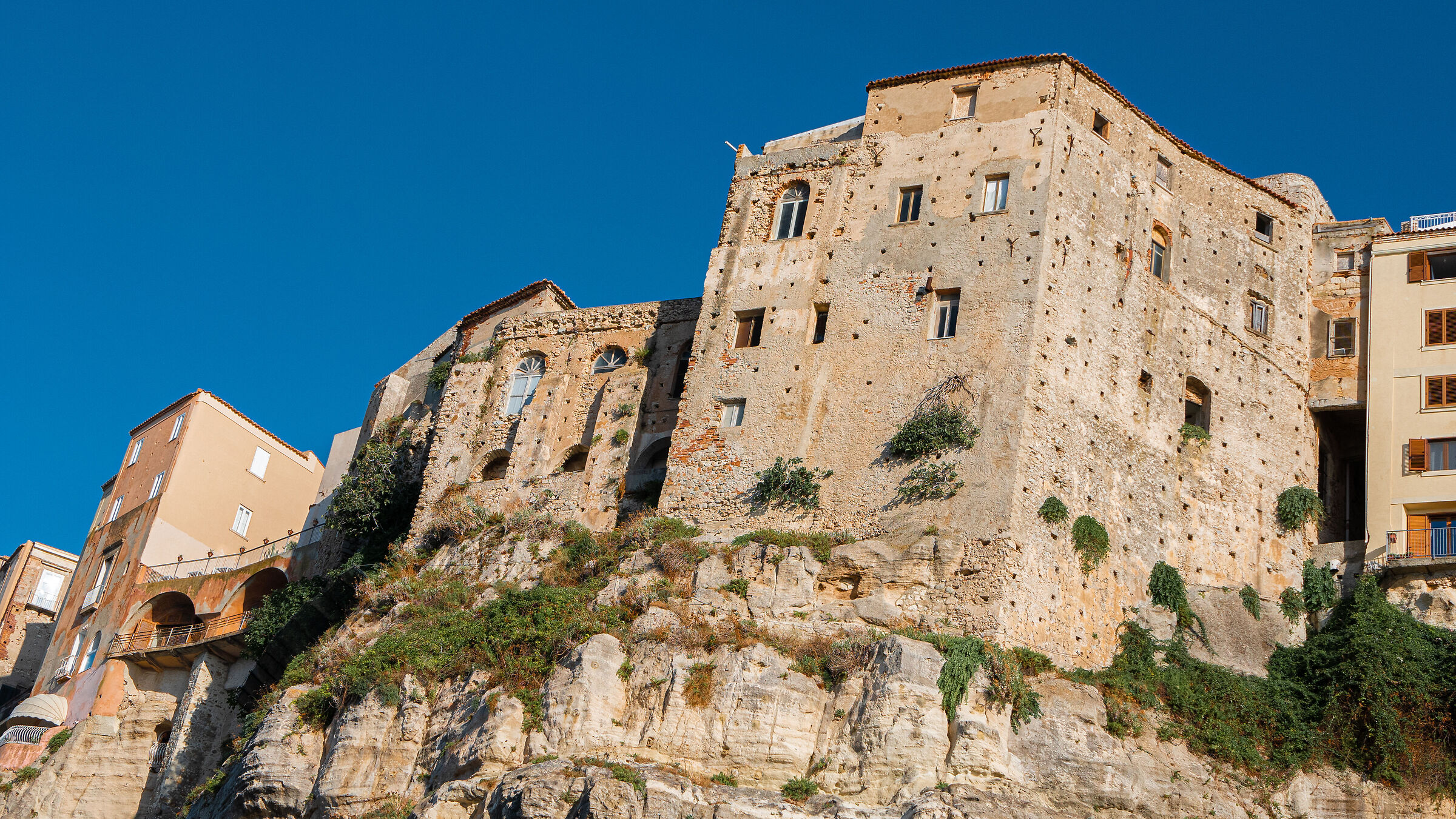 Perched houses of Tropea 2
