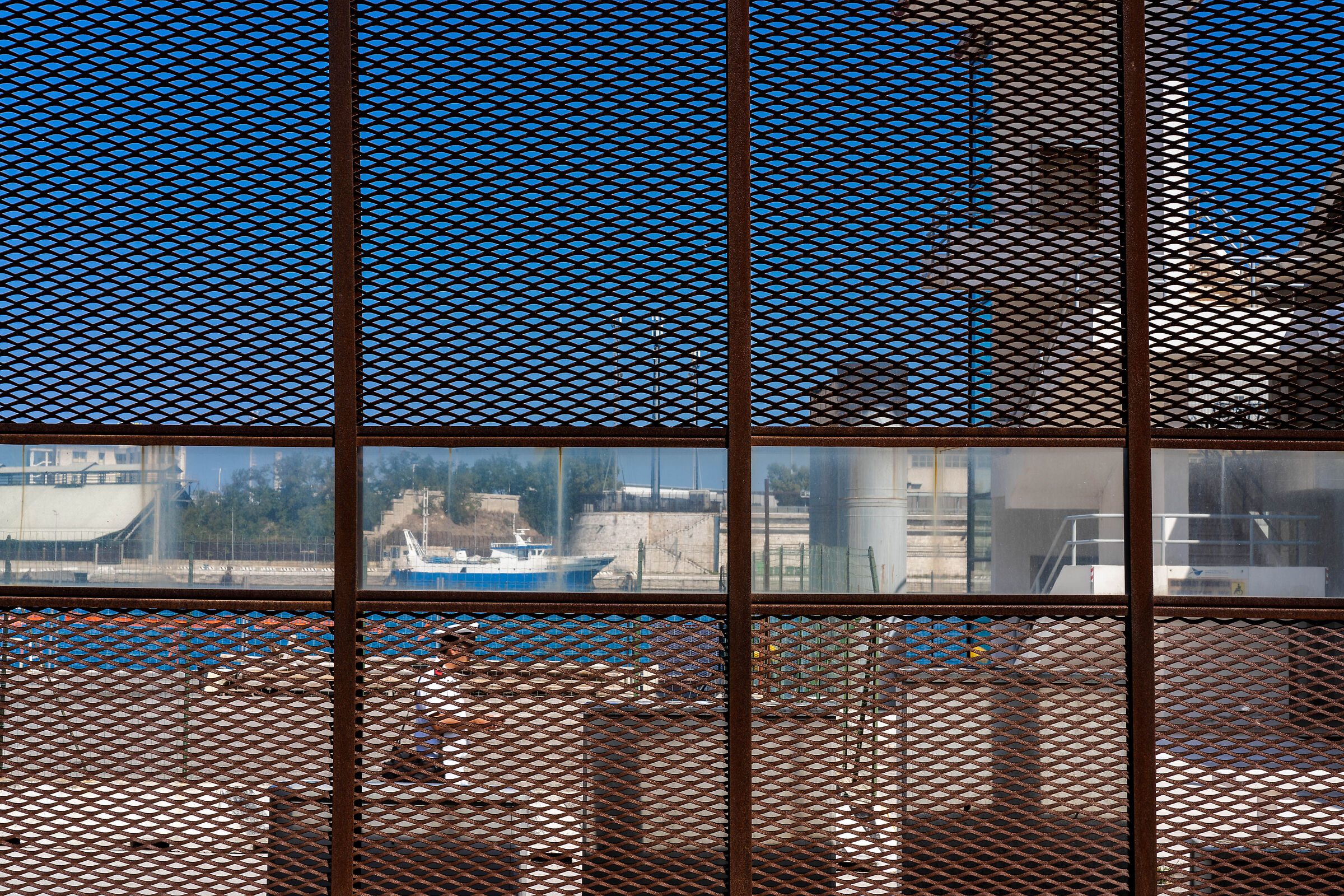 Trasparenze di porto, Brindisi