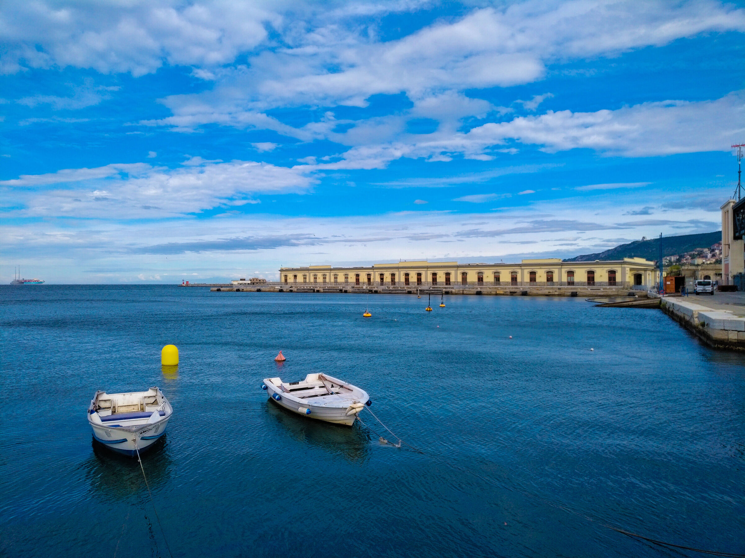 Glimpse of... border