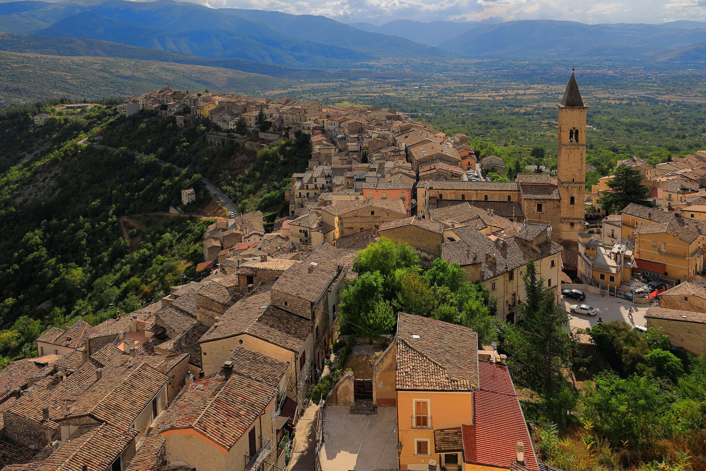 D'in su la vetta della torre antica