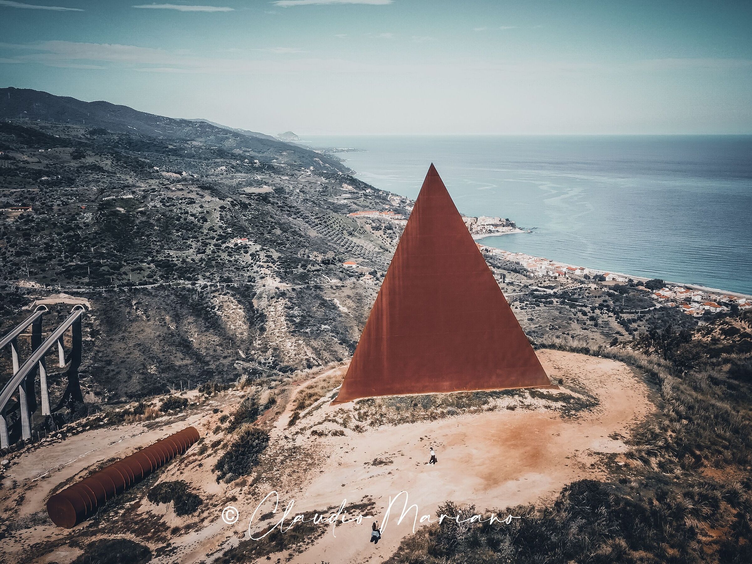 Pyramid 38°parallel