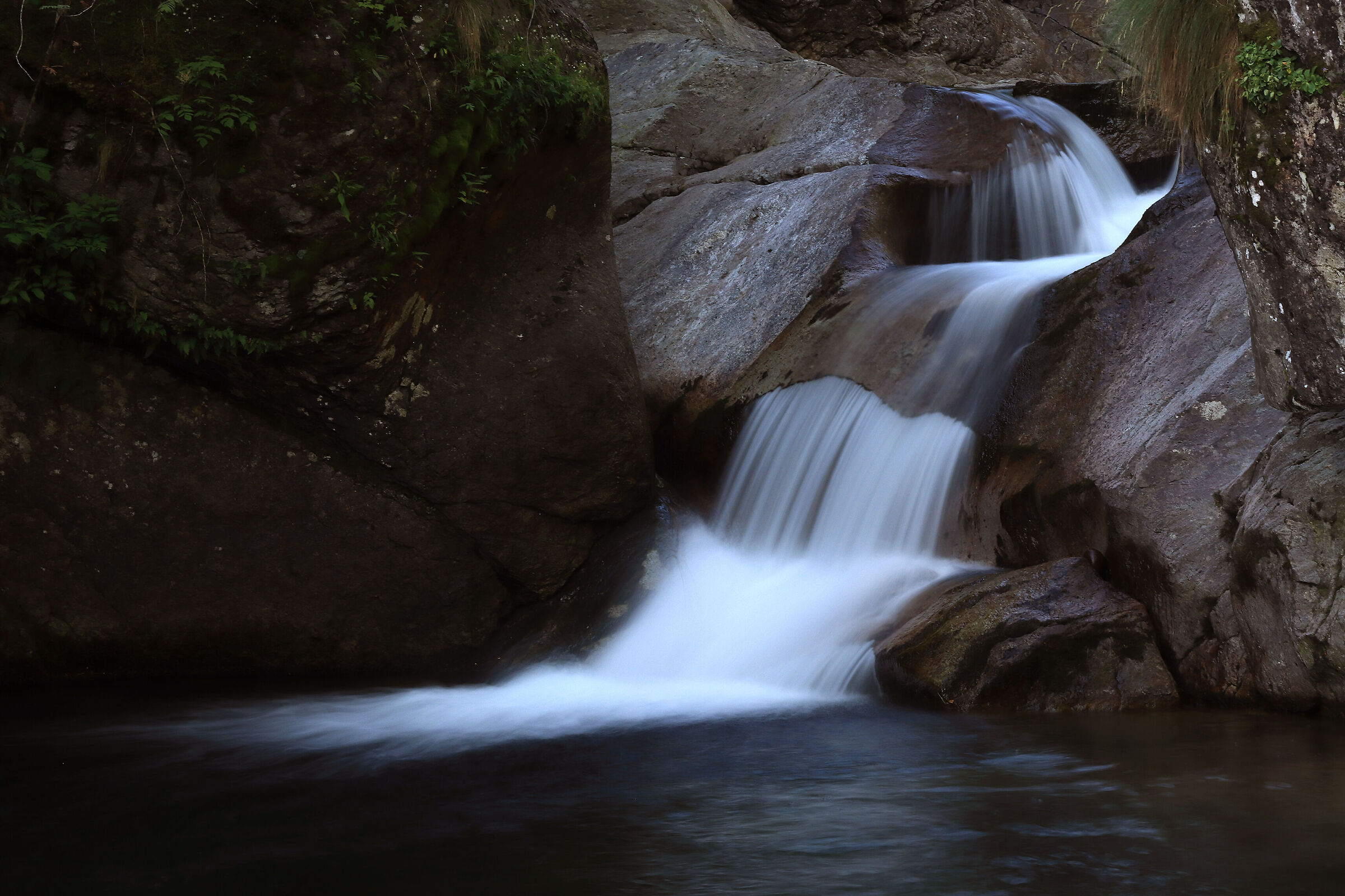 V A L S A N G U I G N O - hidden waterfalls