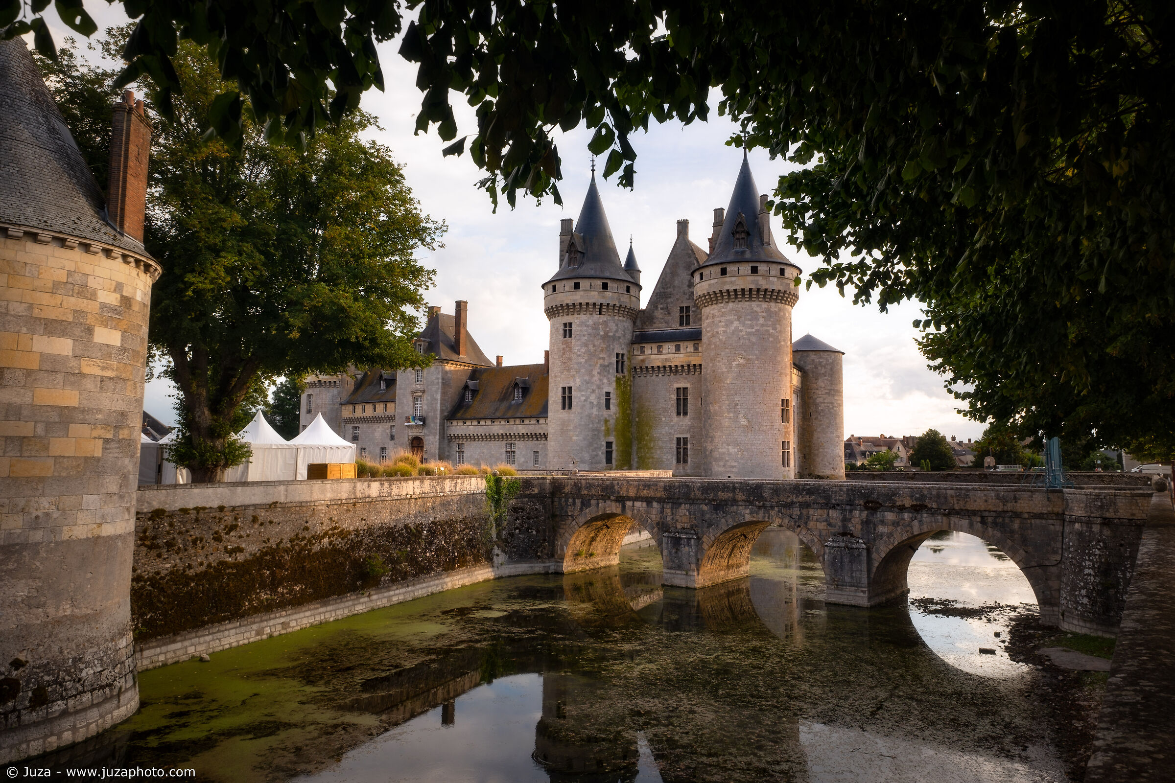 Sunset, castle of Sully-sur-Loire