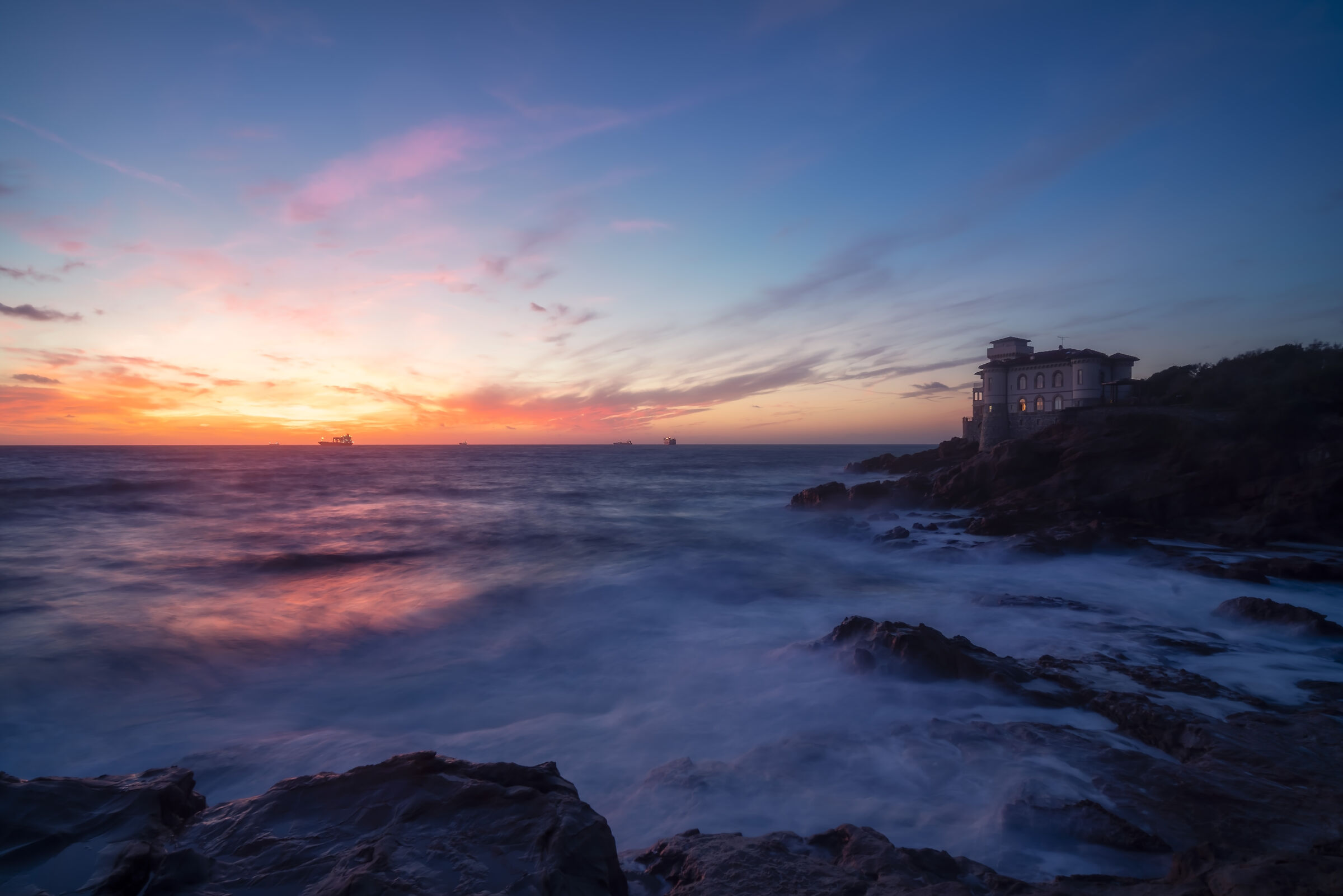 Libecciata al tramonto al castello del Boccale
