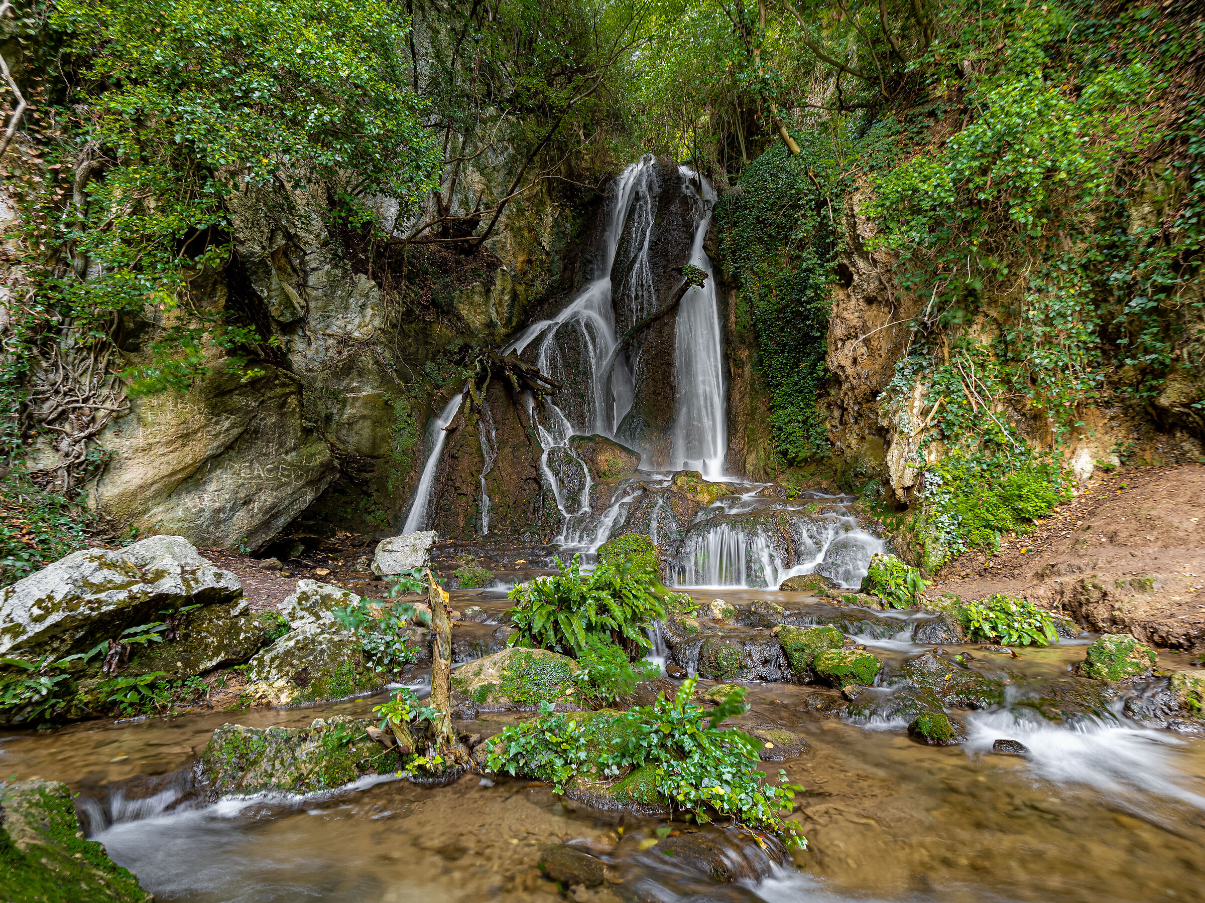 Menotre Waterfall
