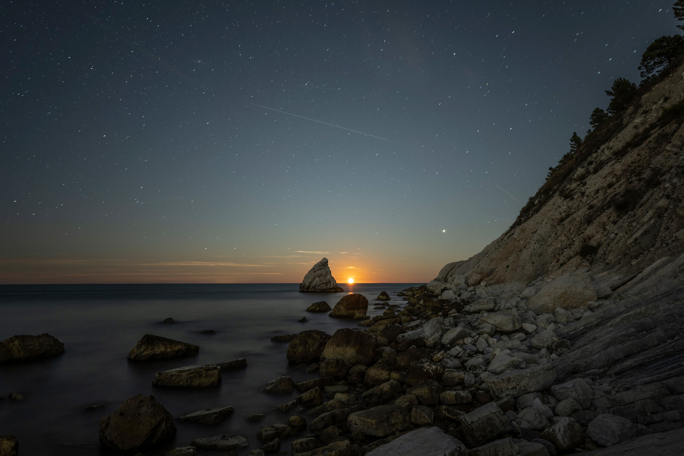 Alba lunare alla vela