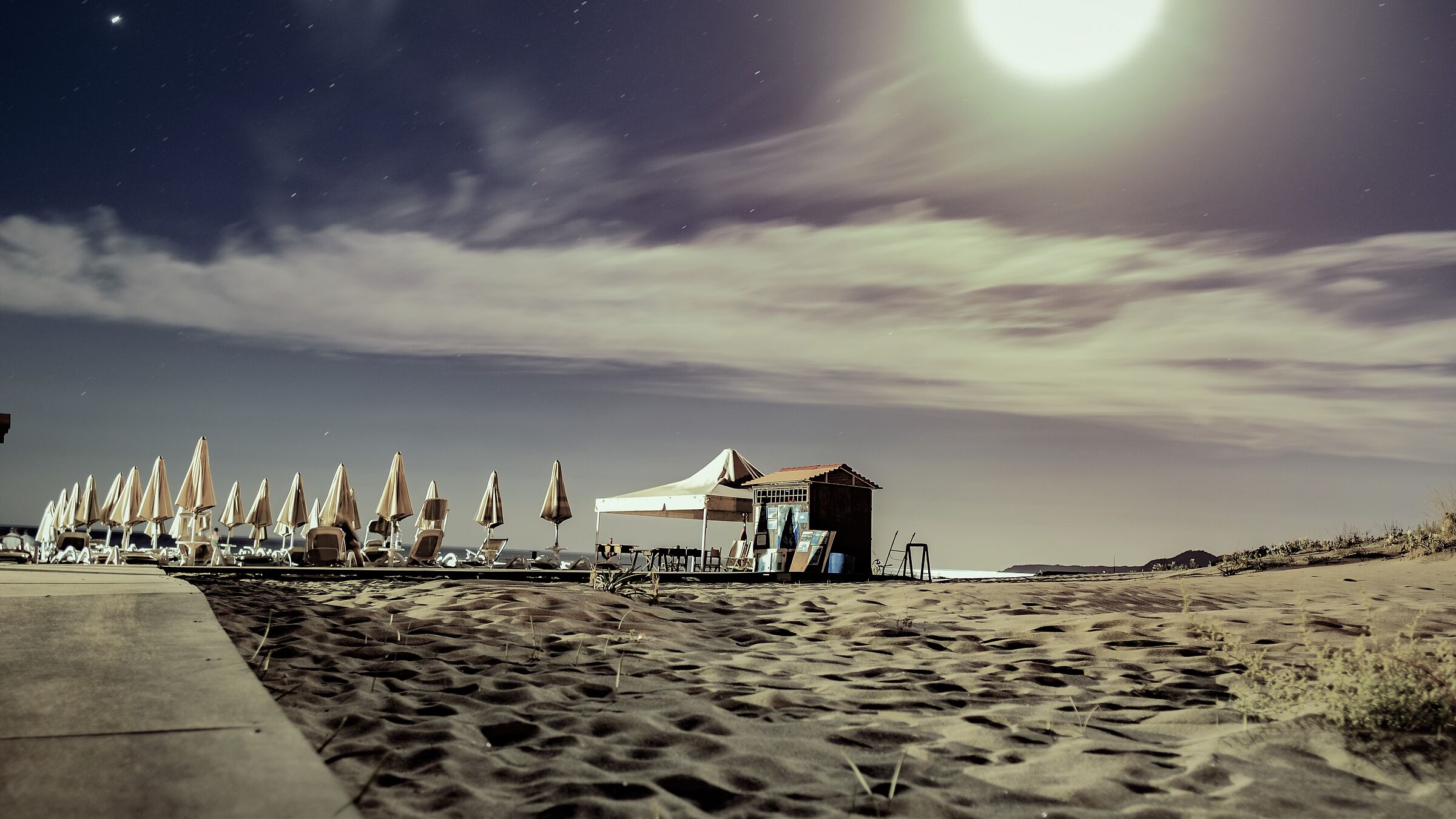 beach colostrai - night