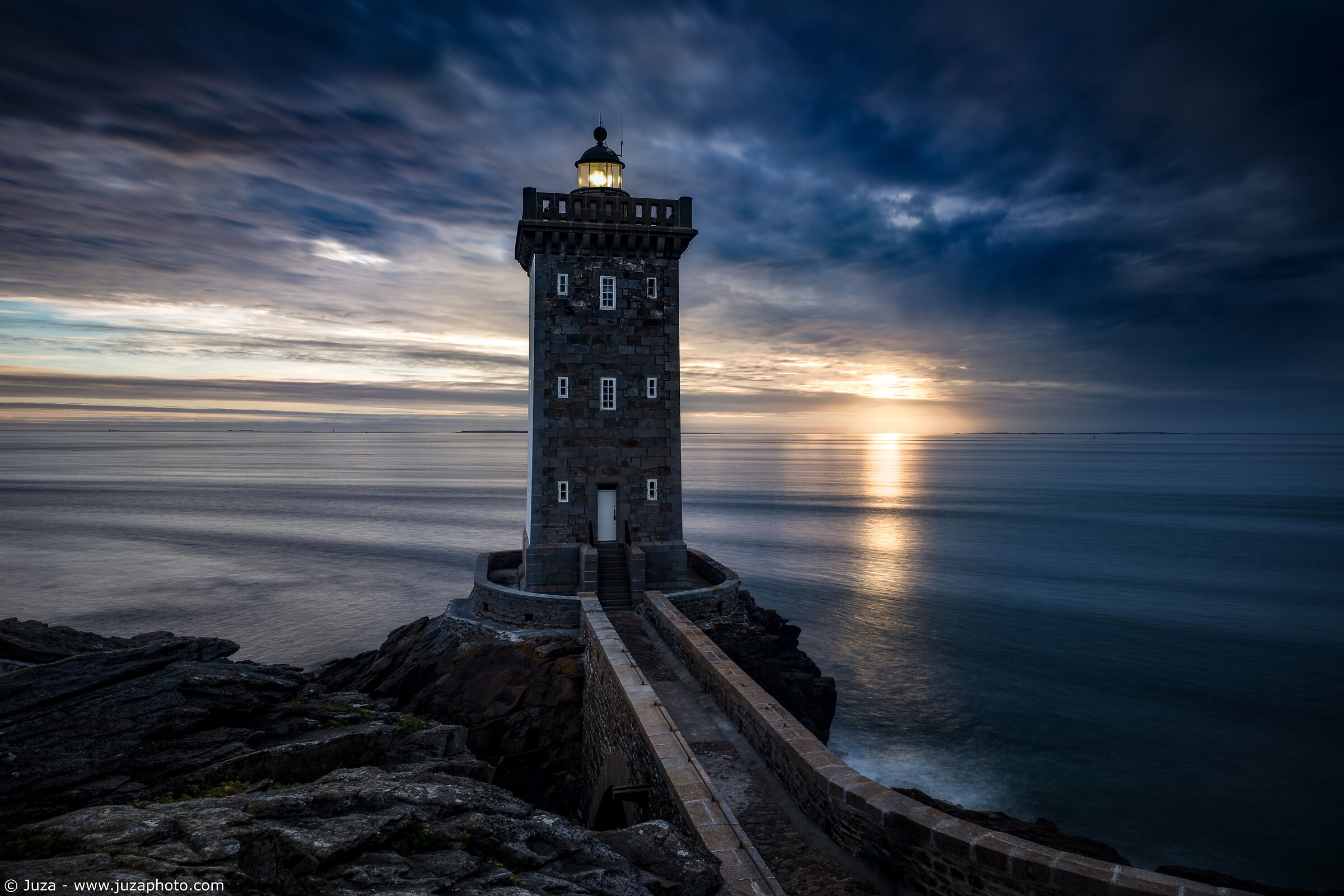 Faro di Kermorvan, ora blu
