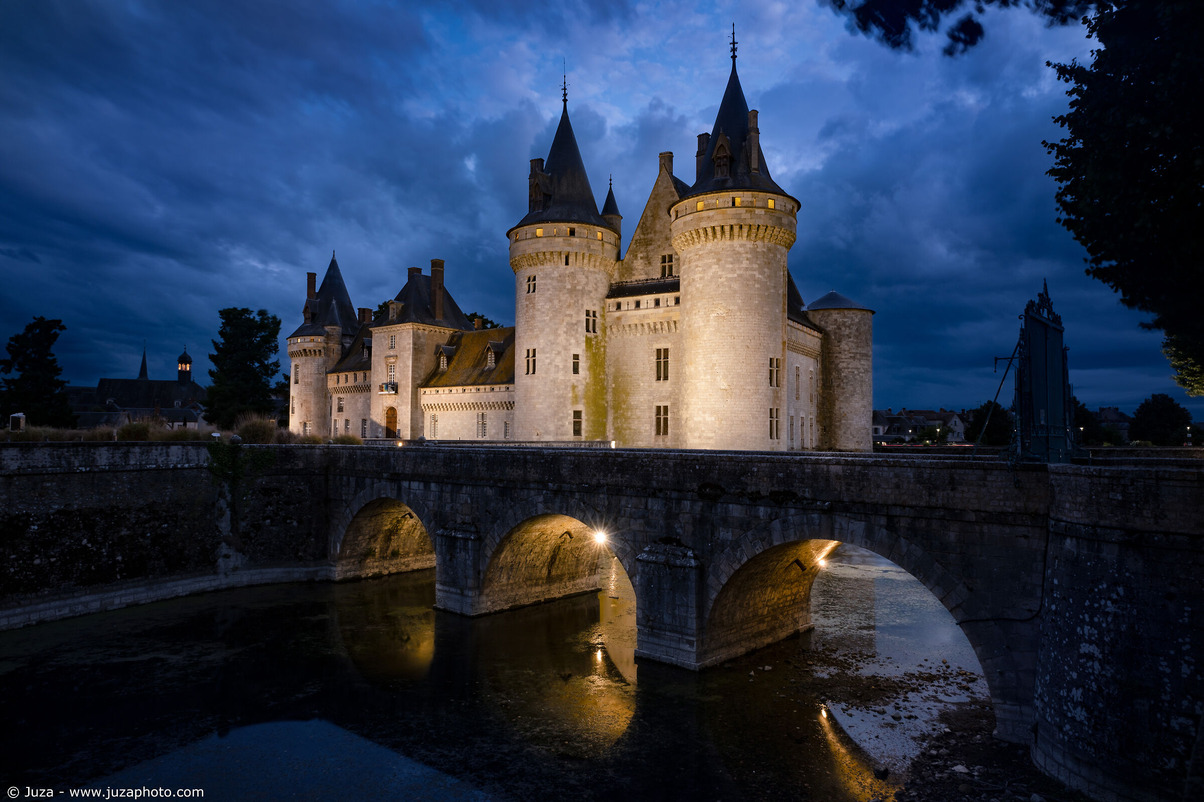 Il castello di Sully-sur-Loire e il suo ponte