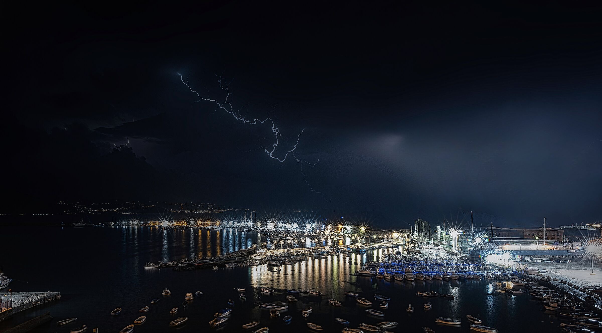 Ancora un notturno tempestoso ..e che tempesta !!!