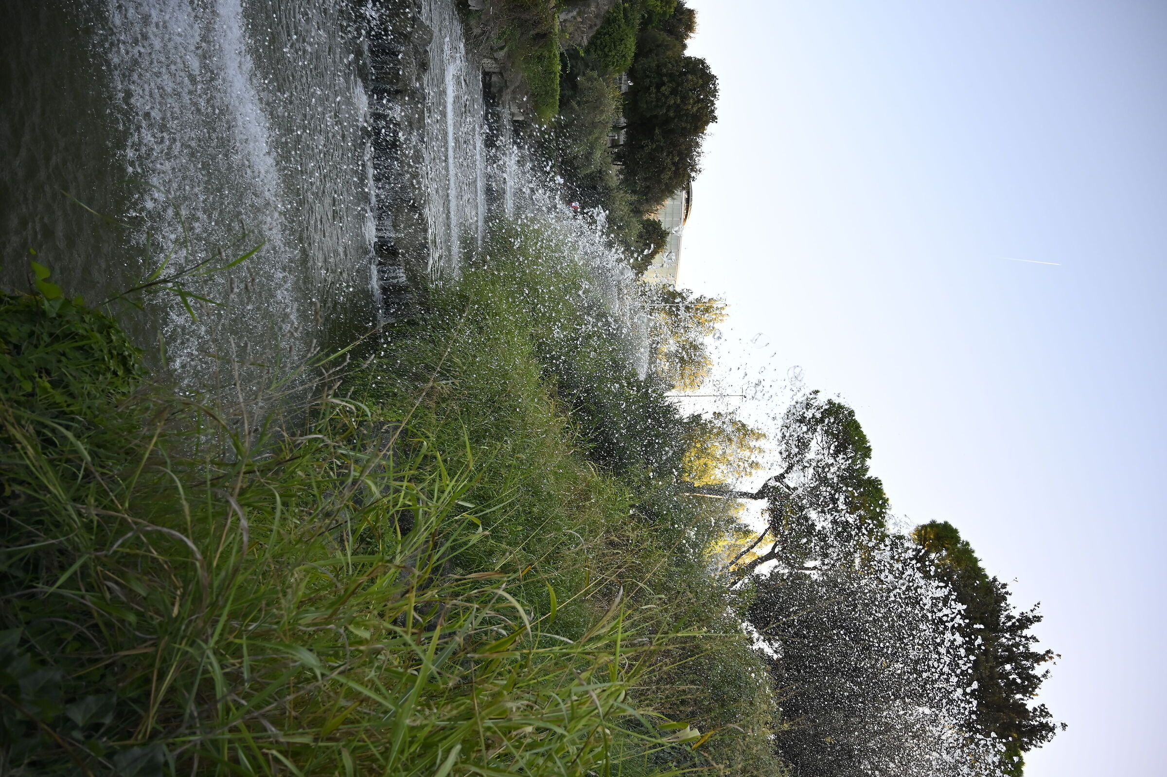 Giardino delle cascate del laghetto dell'Eur