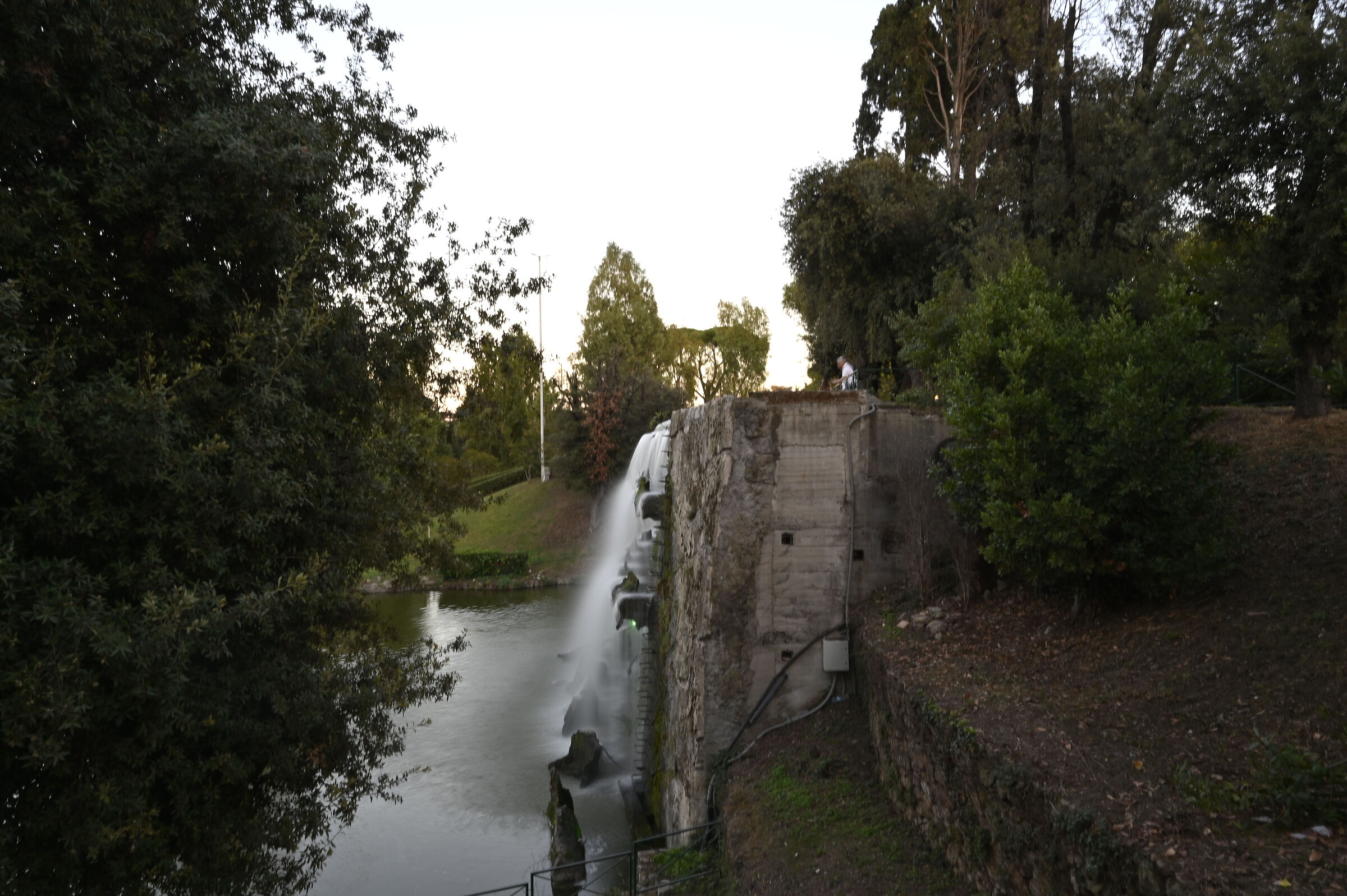 Giardino delle cascate del laghetto dell'Eur