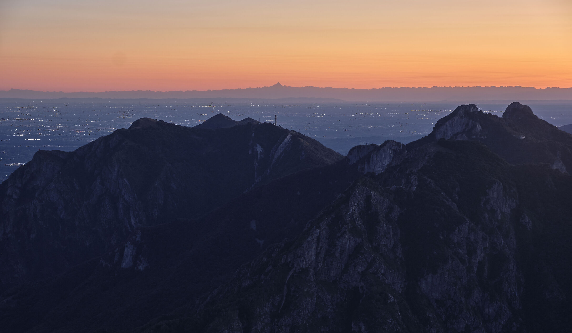 Pianura e Monviso al tramonto dai Piani Resinelli