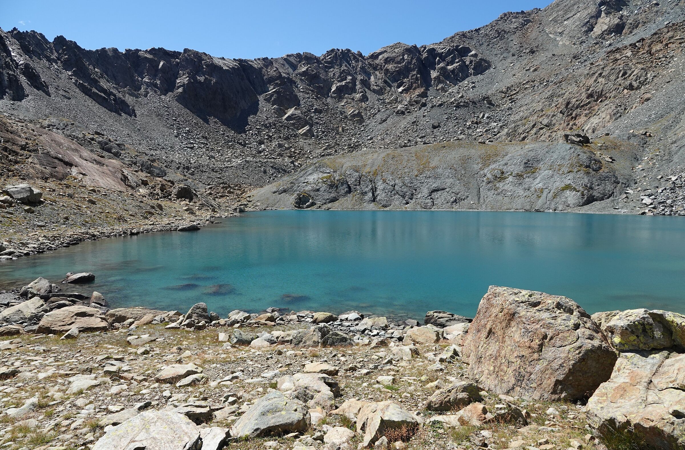 50 shades of turquoise: according to Lake Sassersa