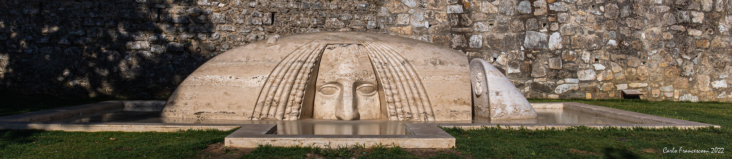 Fountain P.za Pietrasanta Statute