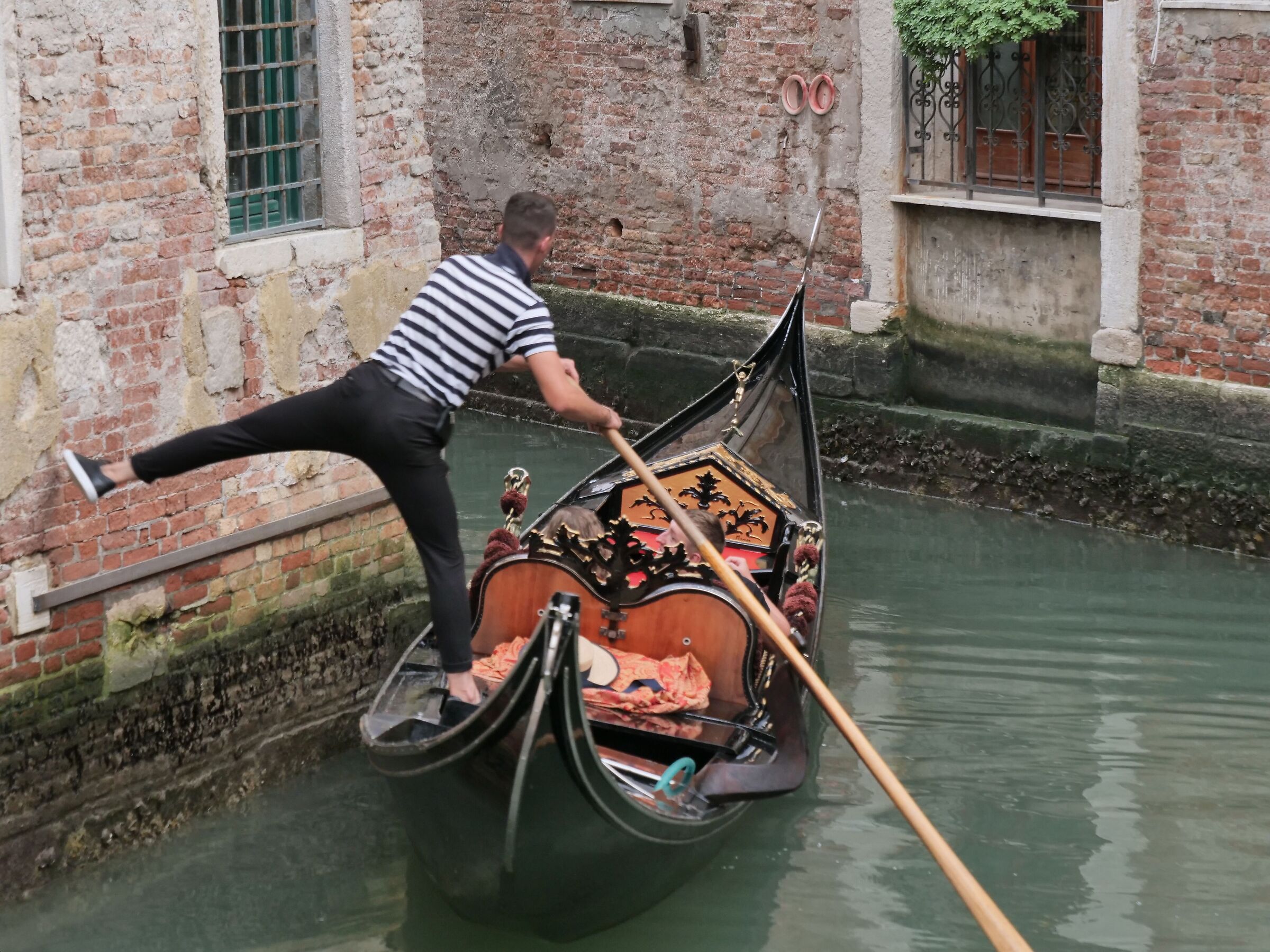 Venezia:ci si aiuta come si può