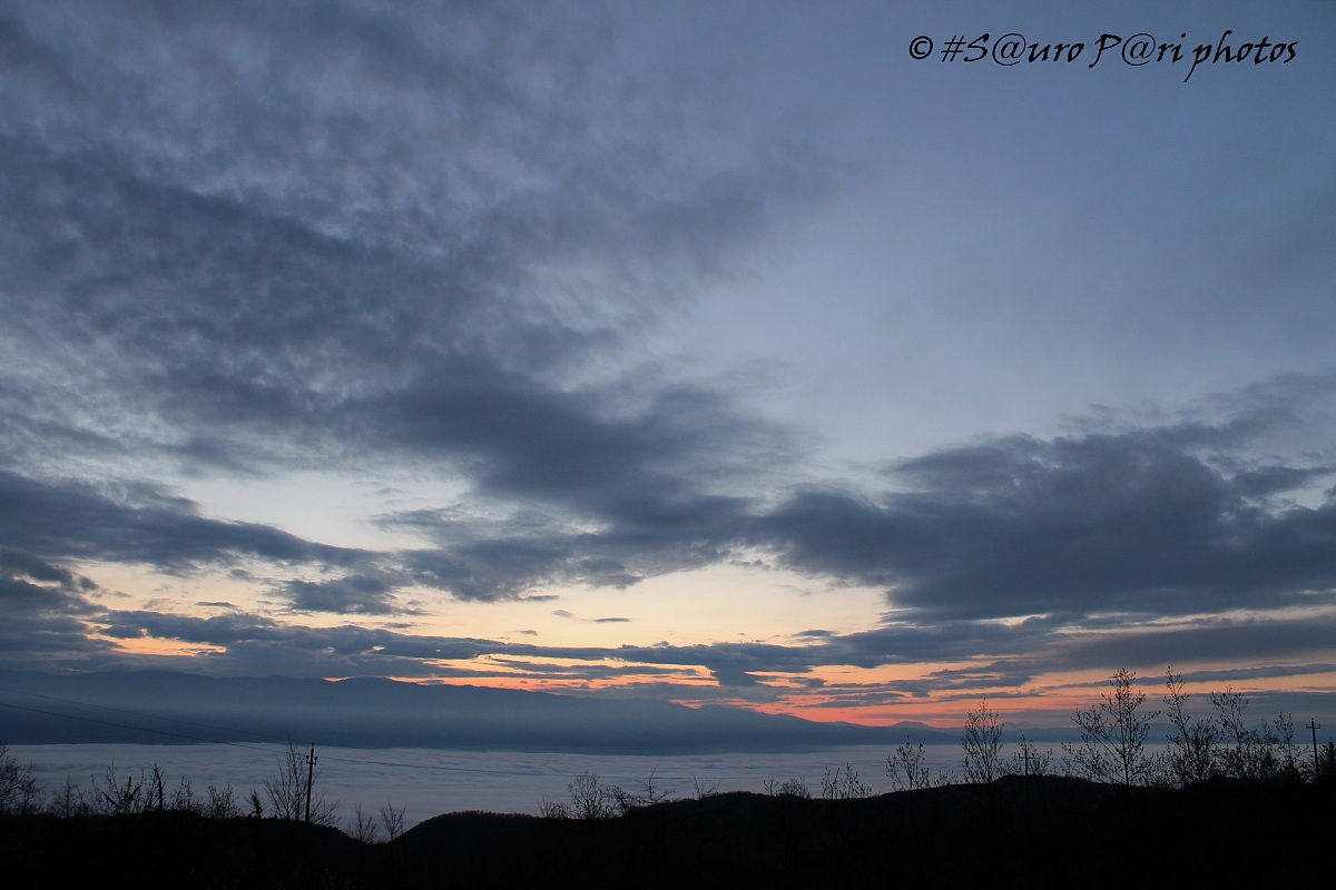 In a sea of ??fog ...