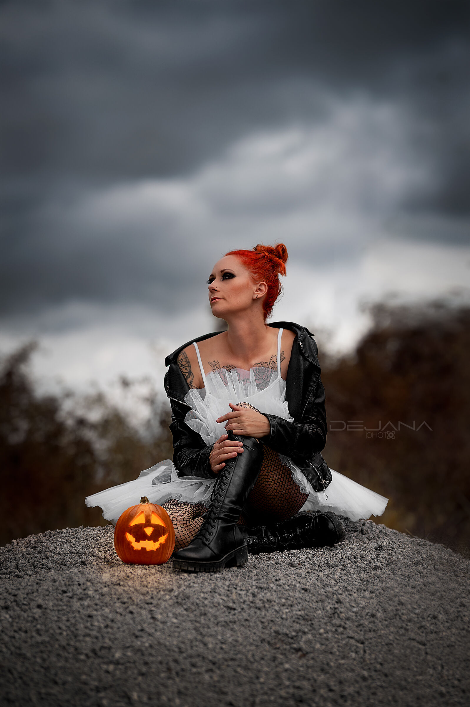 Adorable sorceress, do you love the damned?