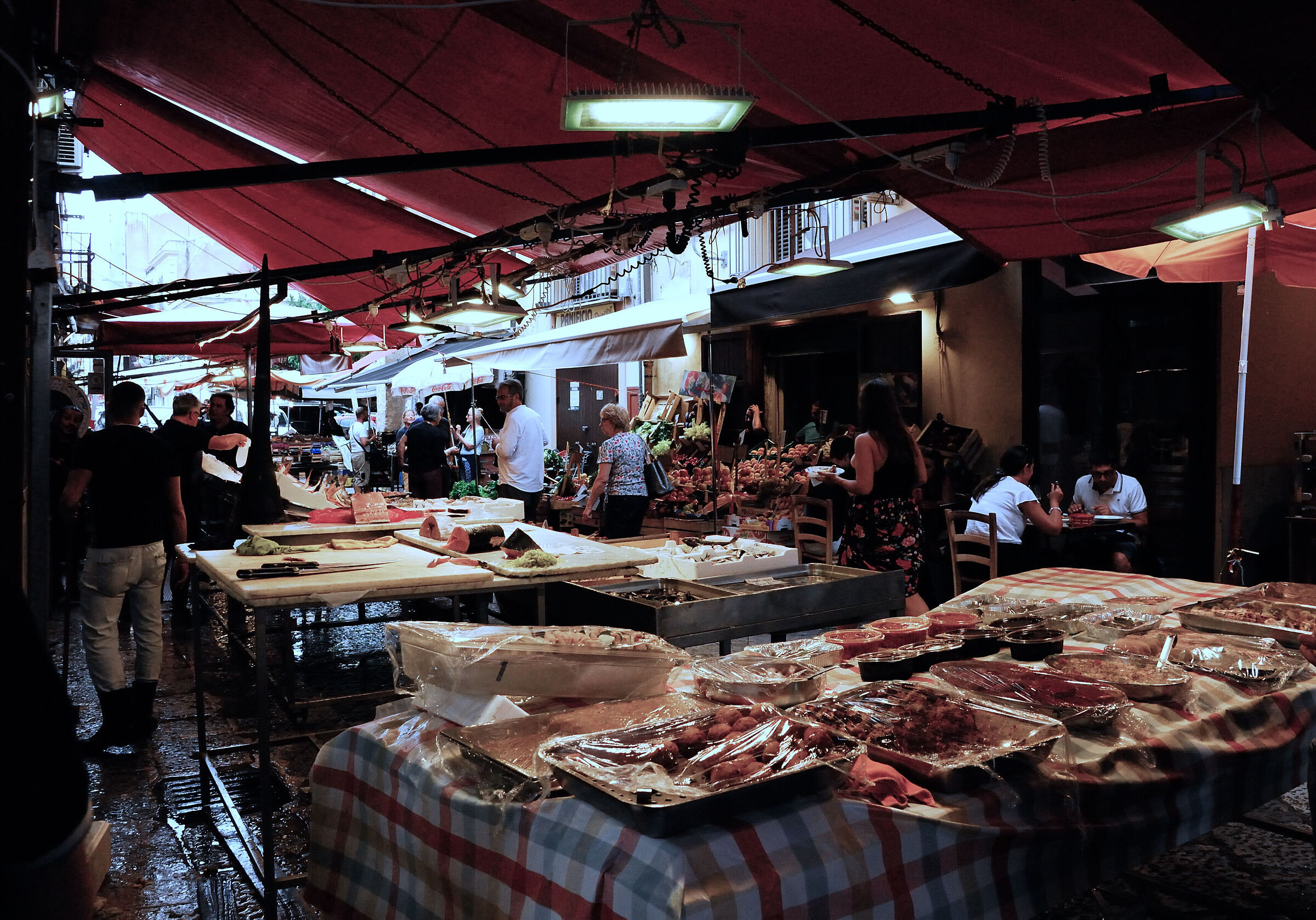 FISH STALL AT THE "CAPO"