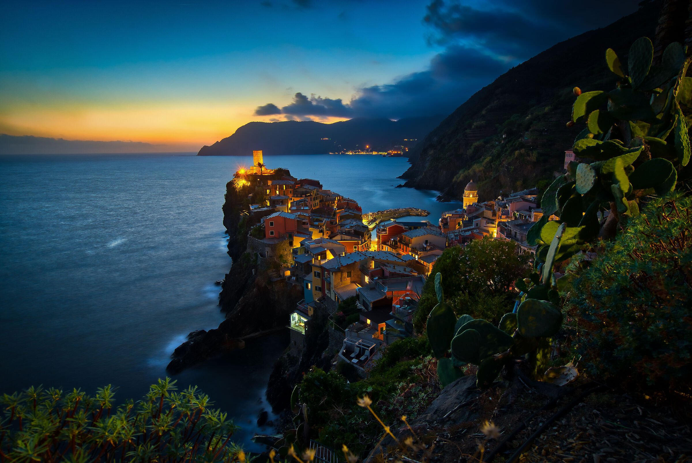 Vernazza blu hour