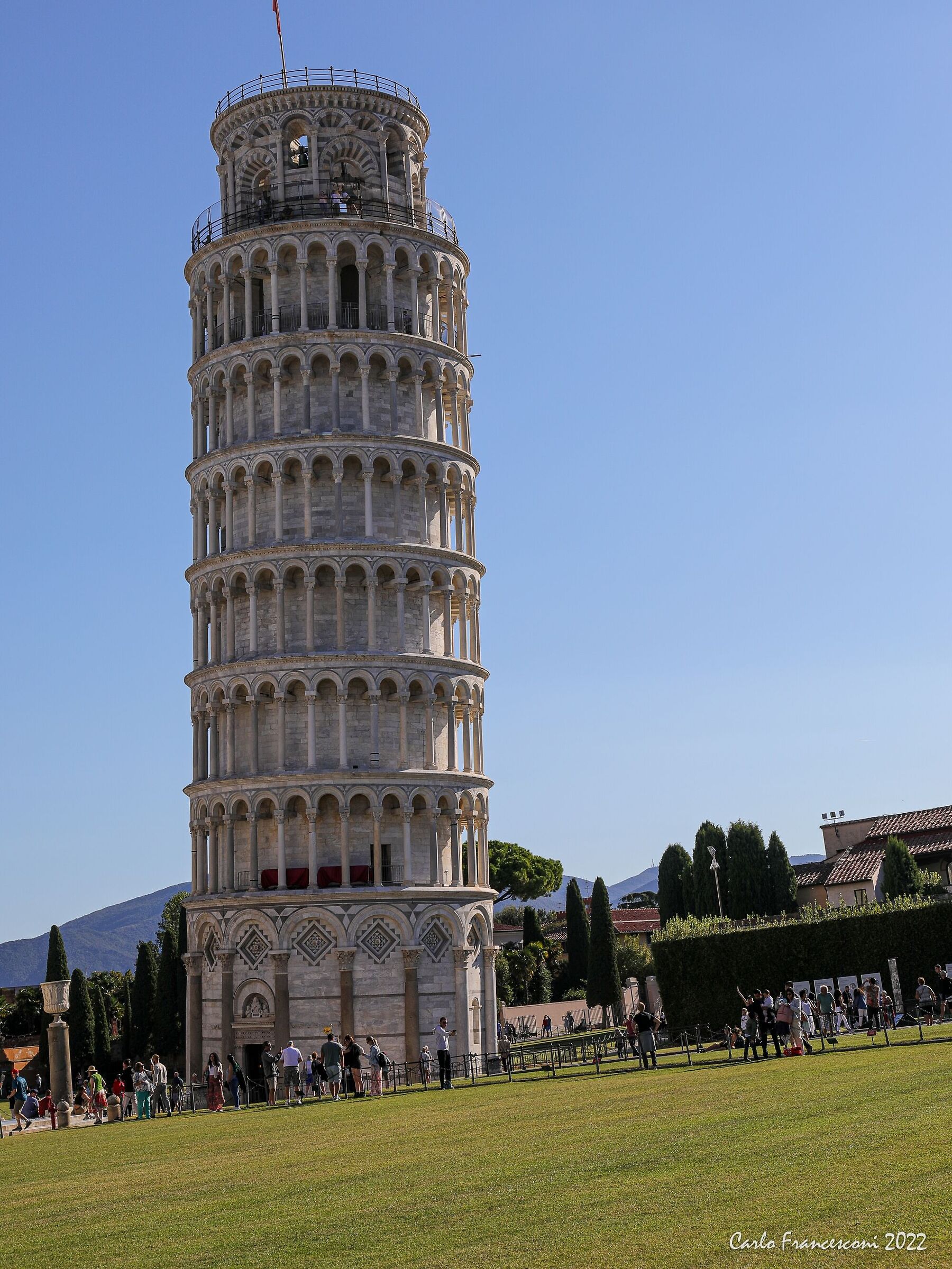 Miracle in P.za of Miracles. The Tower is straight