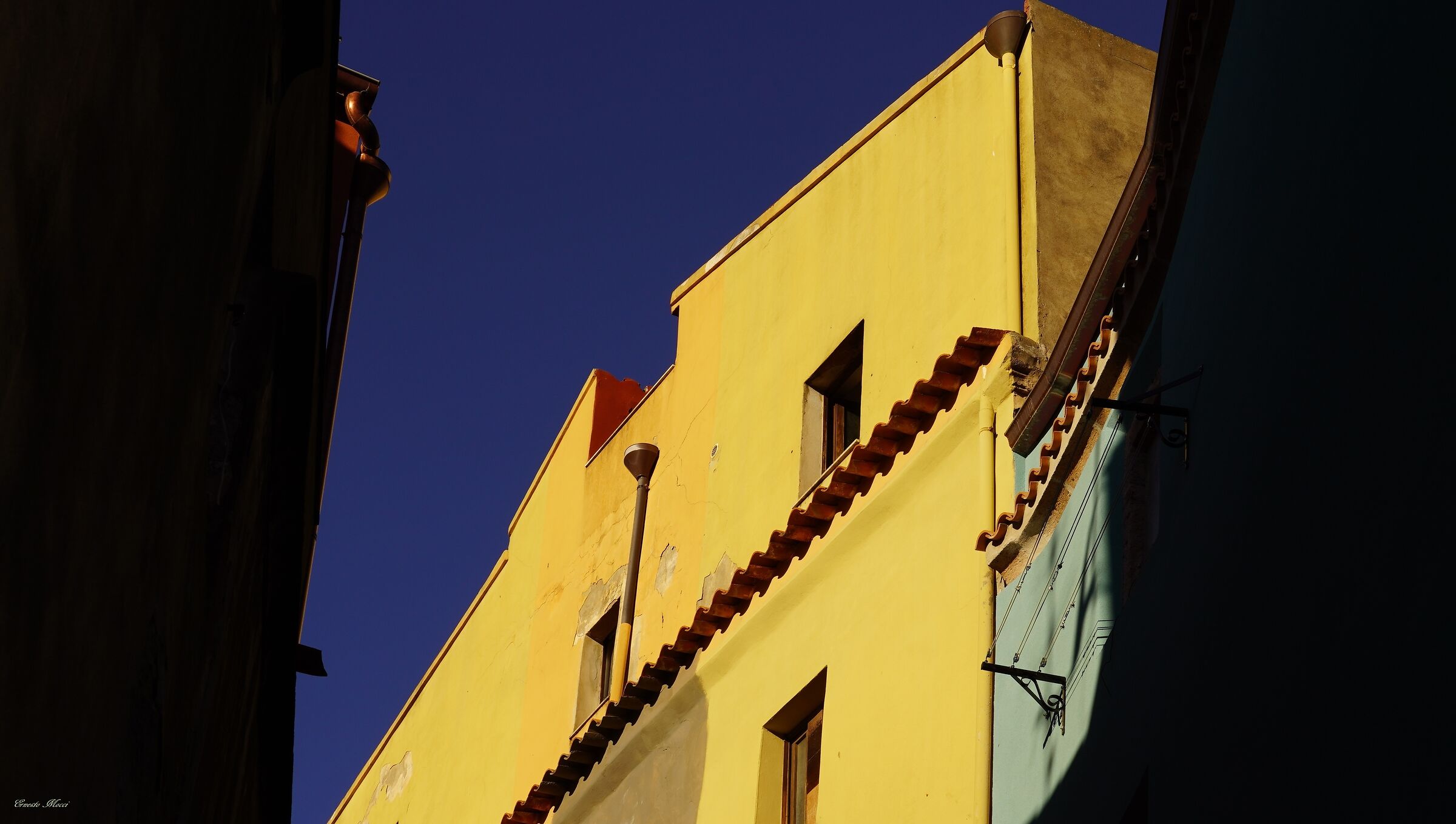 two steps to Bosa and a glance upwards