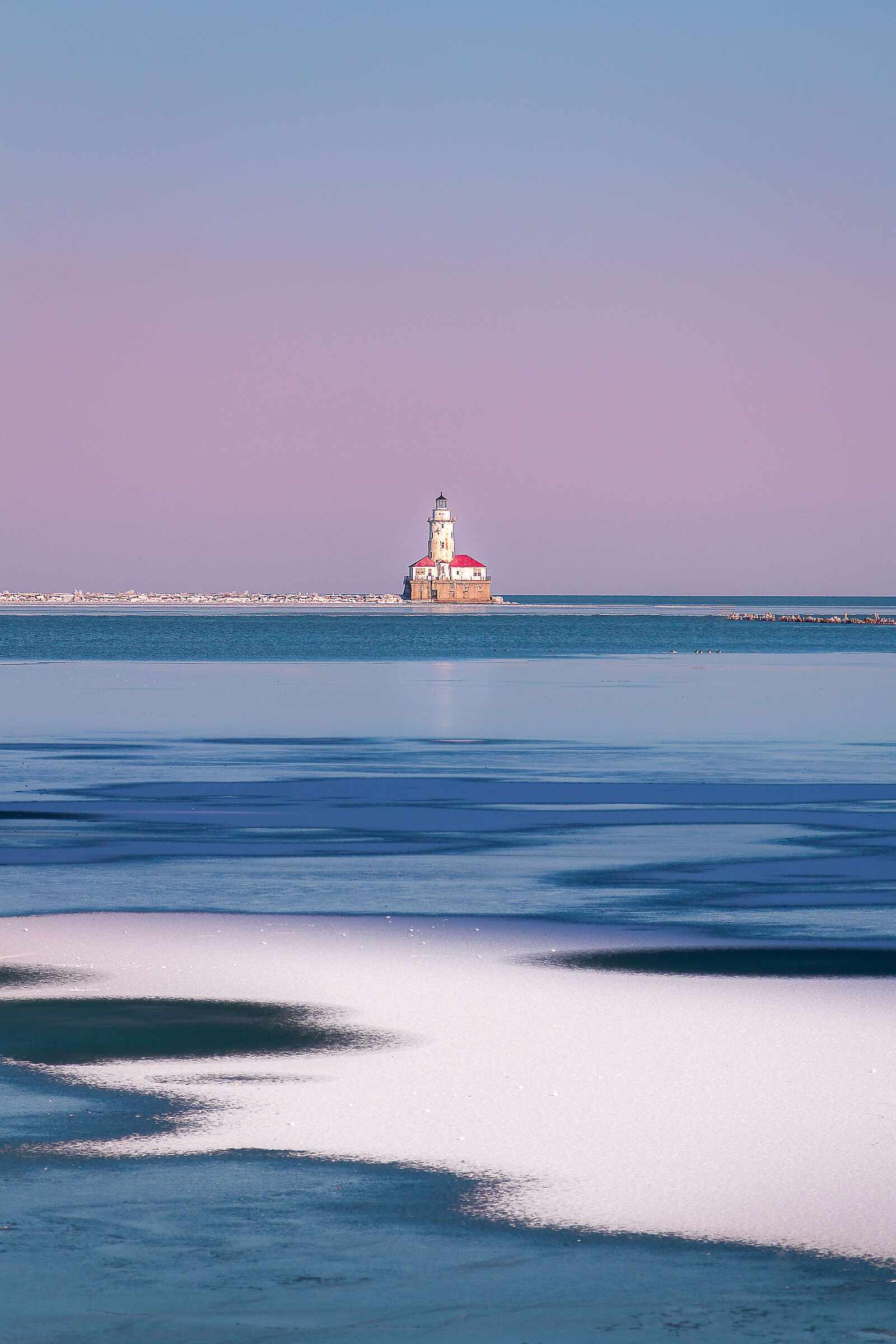 Il faro in un lago di ghiaccio
