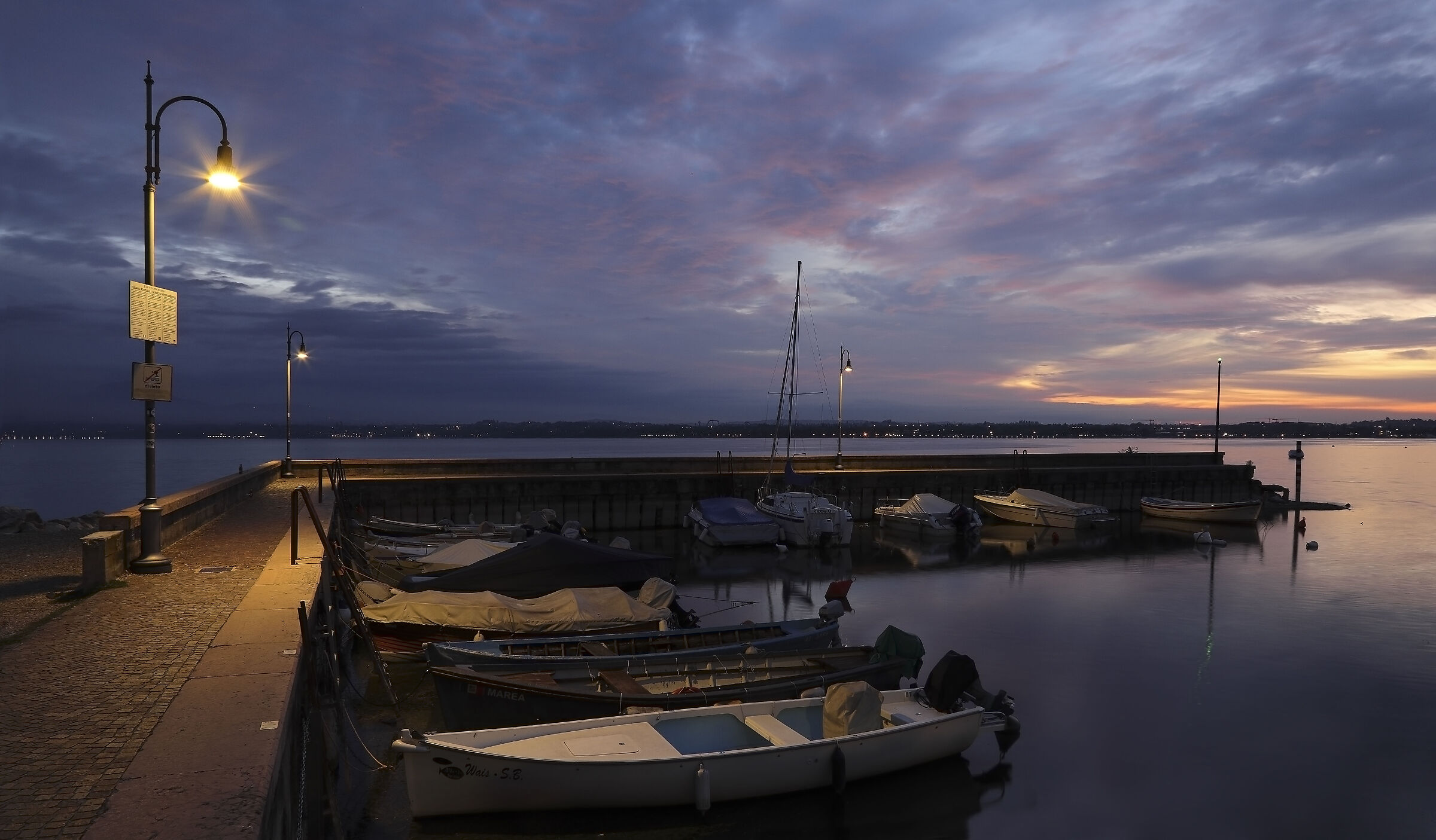 alba sul lago di Garda