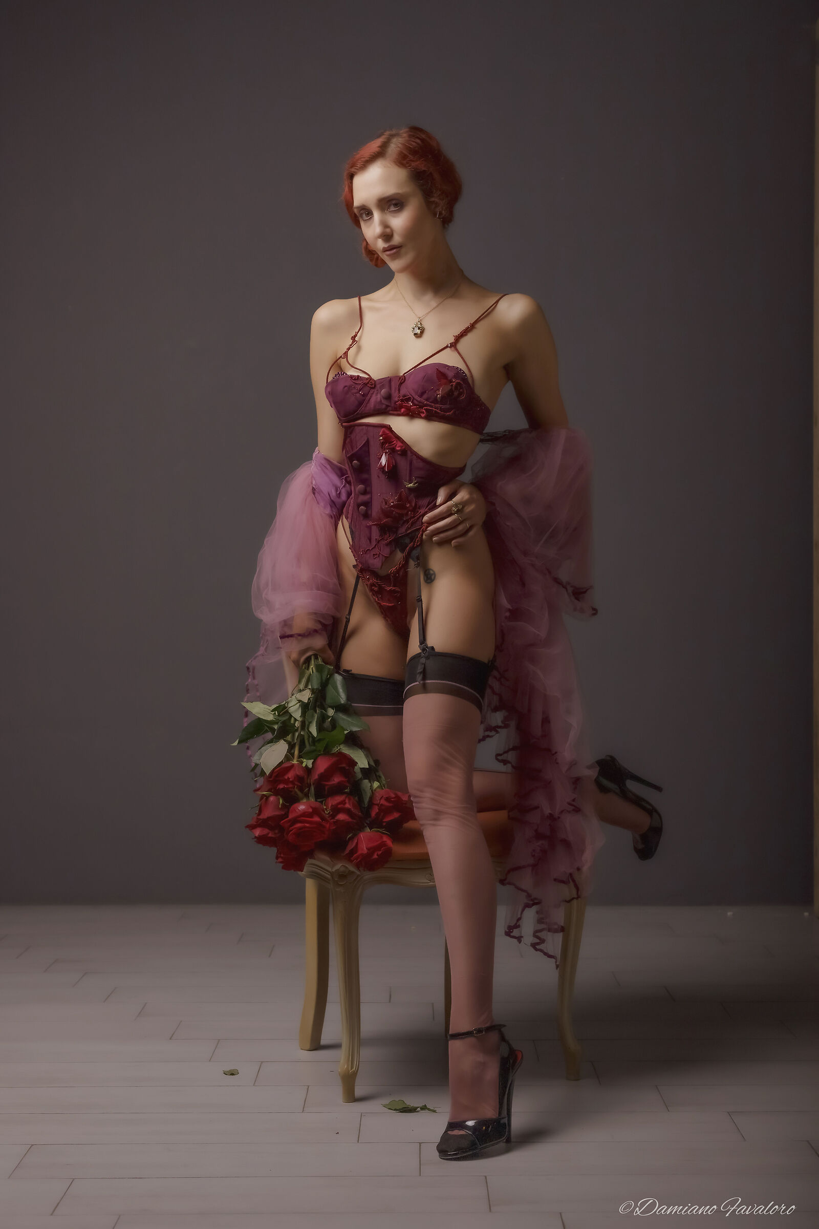 Giudita con le sue rose rosse