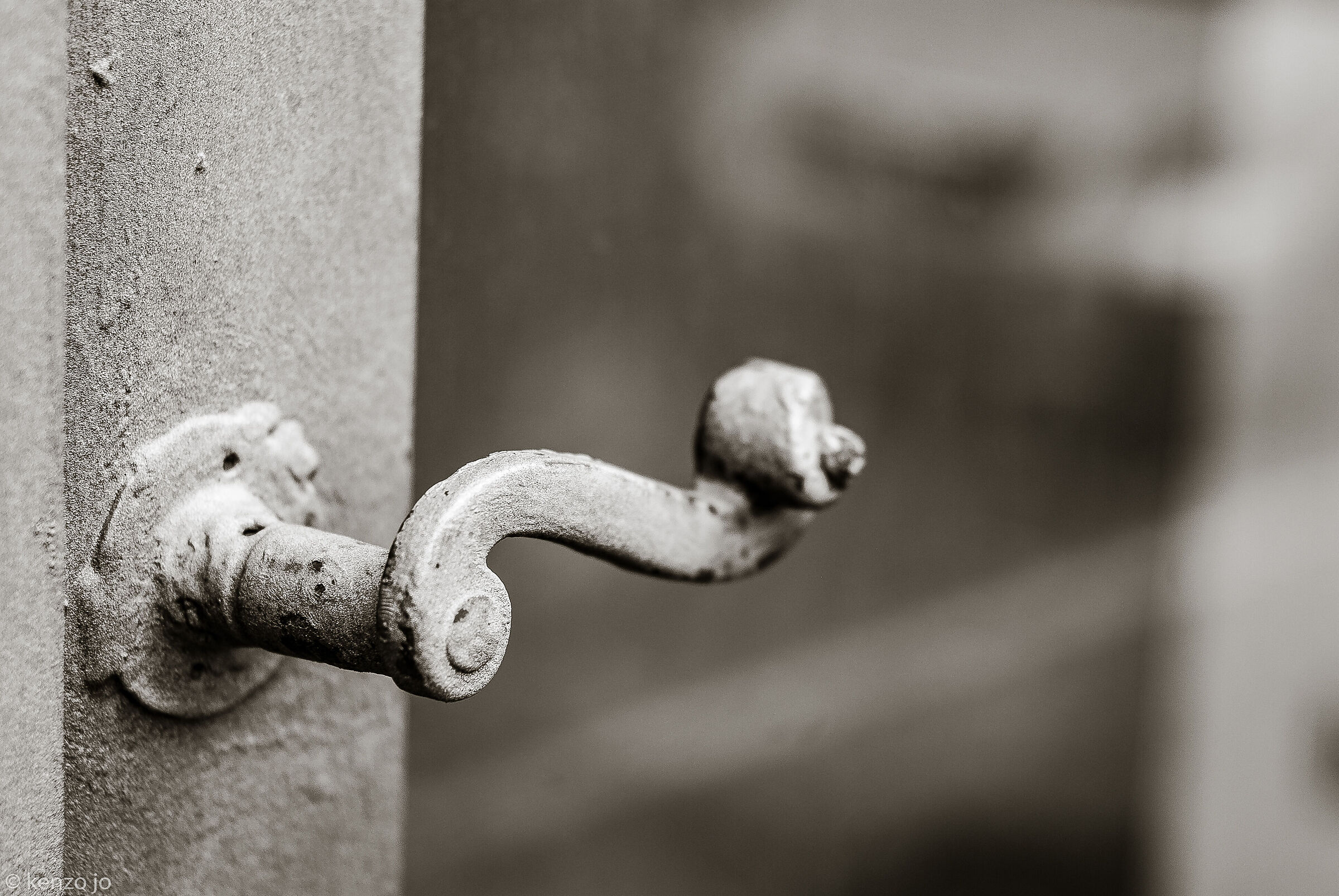 Porta chiusa senza serratura