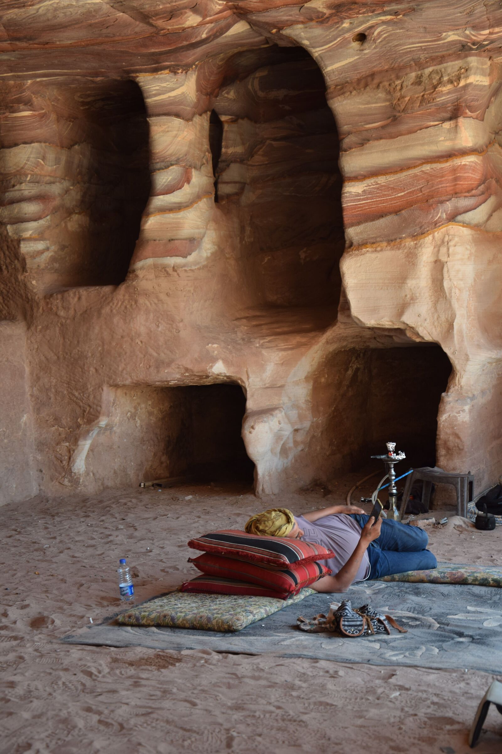 Riposo nella grotta, Petra
